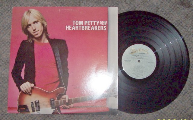 Thumbnail of TOM PETTY & THE HEARTBREAKERS DAMN THE TORPEDOES Record LP Vinly MCA 5105 1979