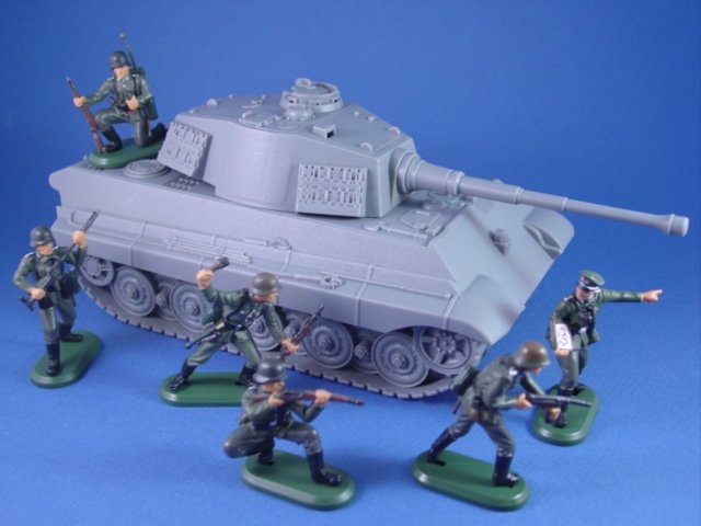 Britains Super Detail WWII German Toy Soldiers Infantry with King Tiger