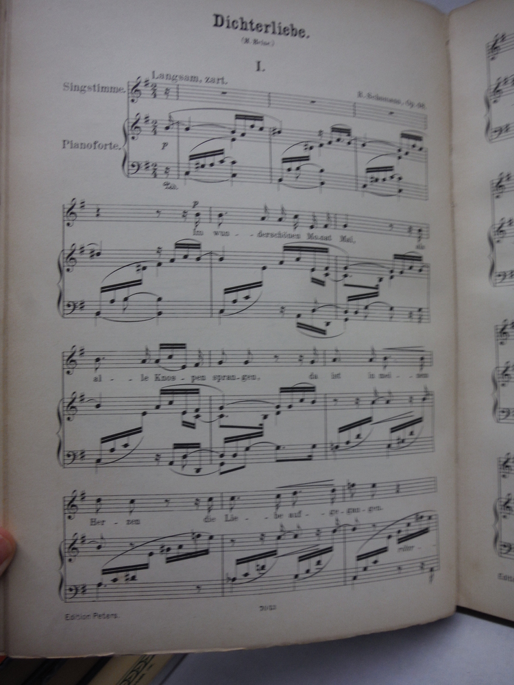 Image 2 of Sammtliche Lieder fur eine Singstimme mit klavierbegleitung von Robert Schumann 