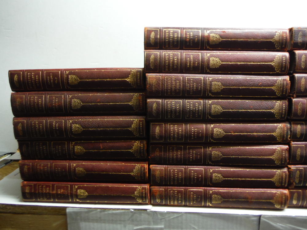 Image 2 of The Complete Works of Charles Dickens (Leather)