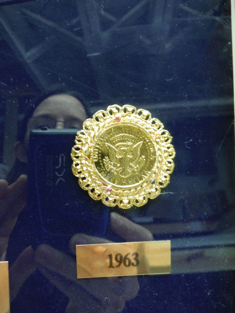 Image 4 of JFK Framed 1000 day set of coins