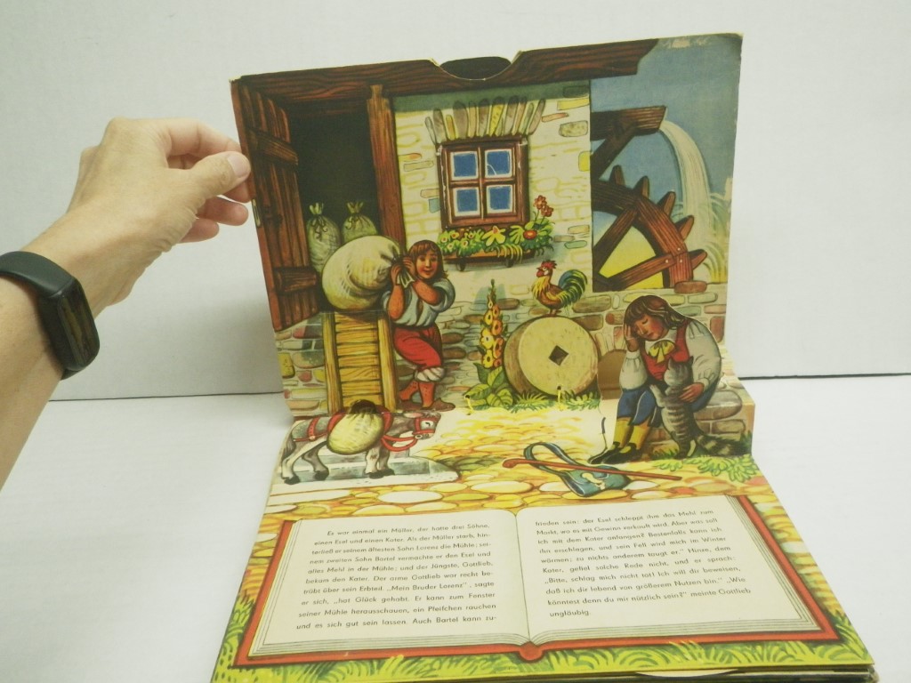 Image 2 of Der gestiefelte Kater [Puss-n-Boots], pop up book 