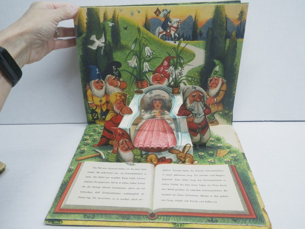 Image 3 of Schneewittchen, pop up book, 1960