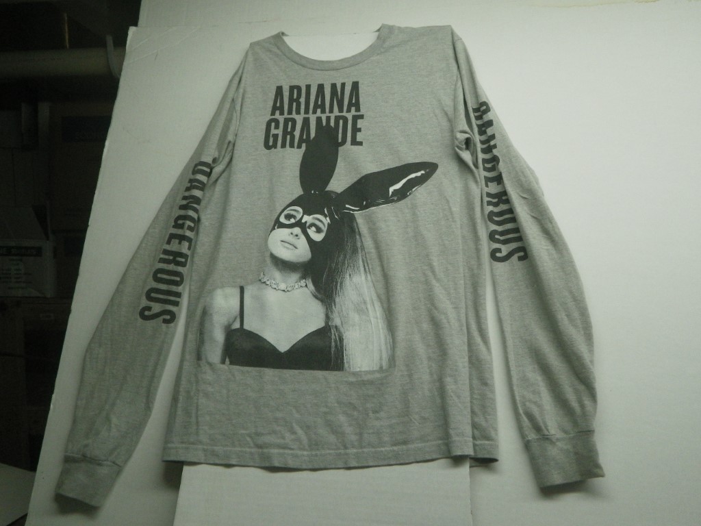 Ariana Grande Dangerous Woman Tour T- Shirt Large Long Sleeve Bunny Graphic, siz