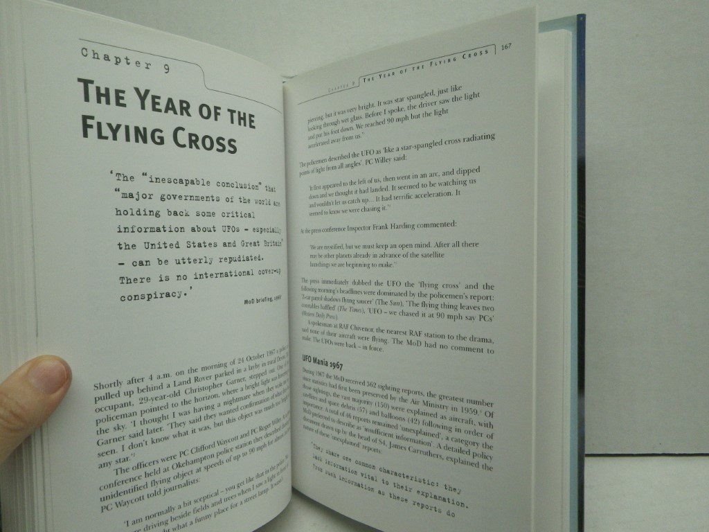Image 4 of Out of the Shadows : Ufos, the Establishment and Official Cover Up