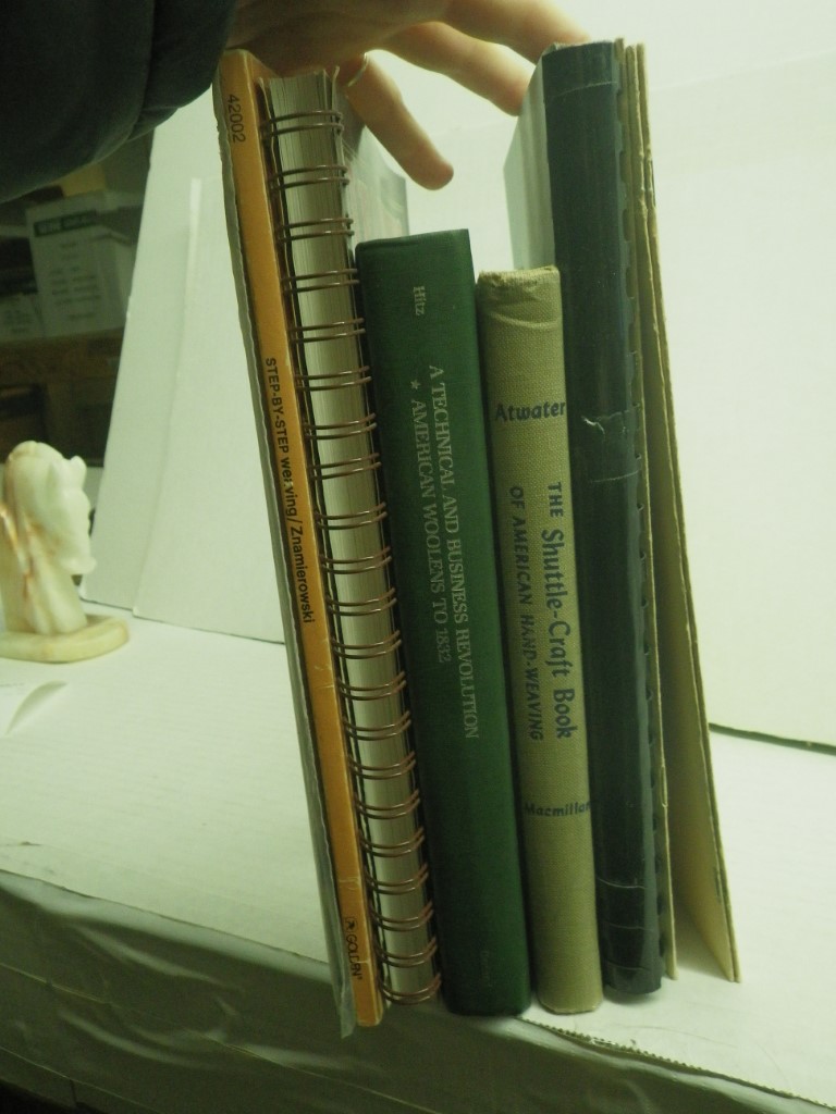 Image 1 of Lot of 8 Weaving books, PB