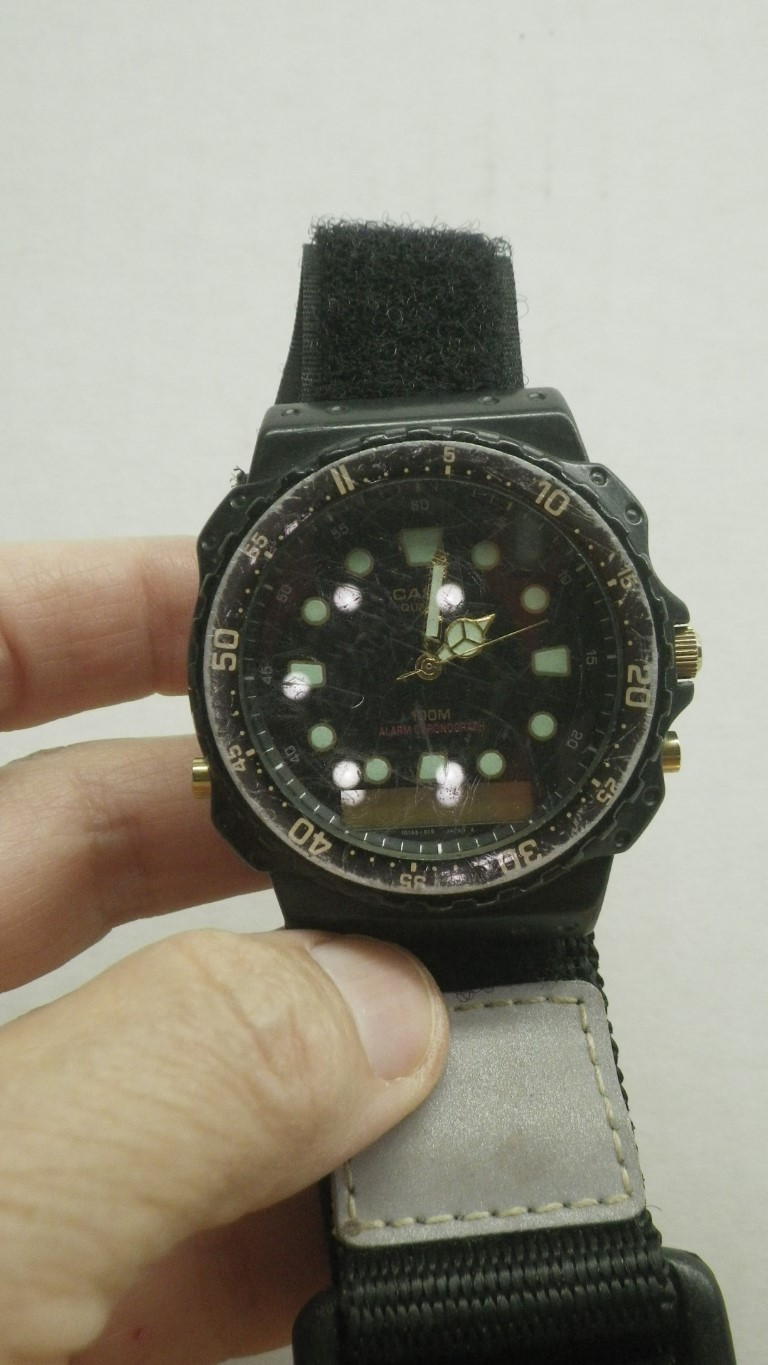 Vintage Casio AQ-100W Analog Digital Watch Untested/ For Parts or repair