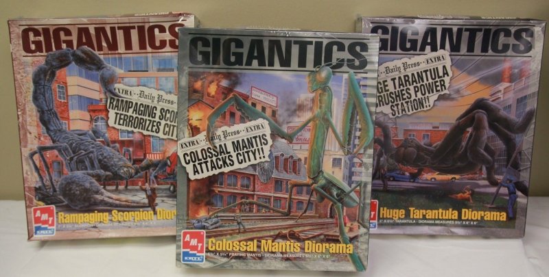AMT ERTL set of 3 Gigantics Insect Diorama MANTIS TARANTULA SCORPION