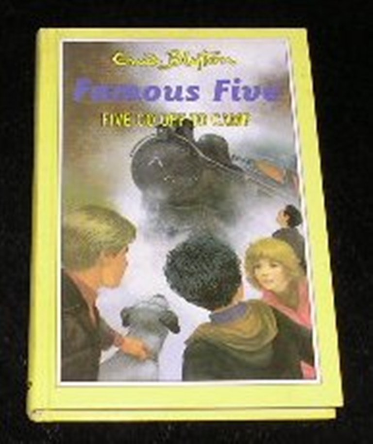 Image 0 of Famous Five - Five go Off to Camp