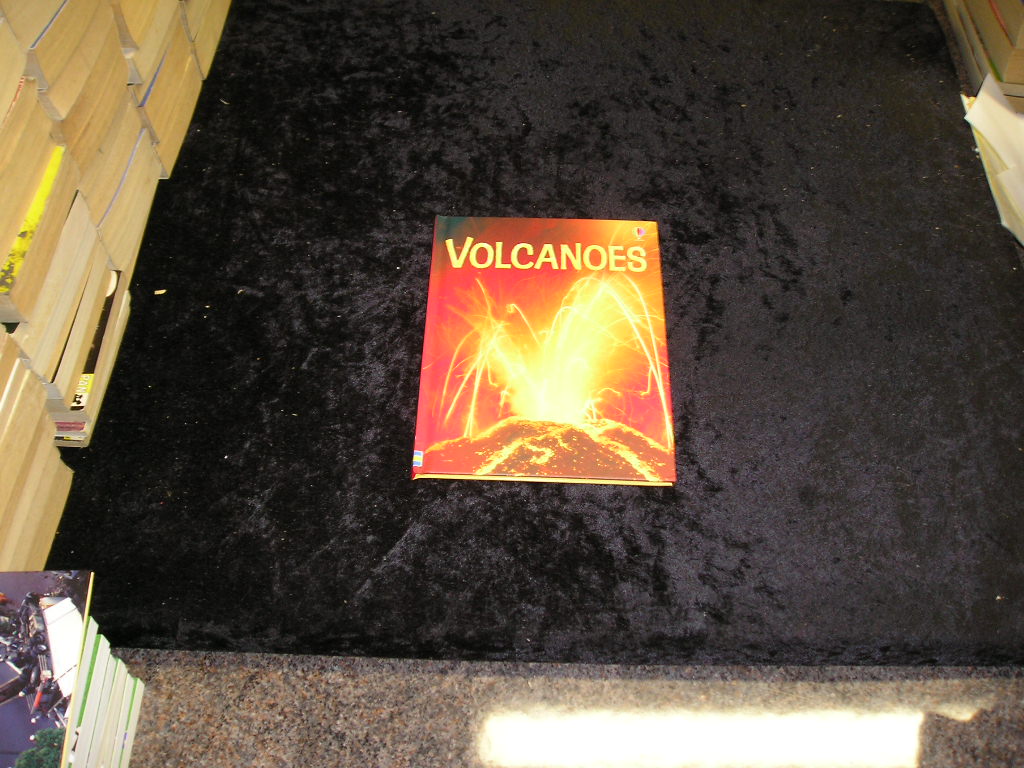 Image 0 of Volcanoes (Usborne Beginners) (Usborne Beginners)