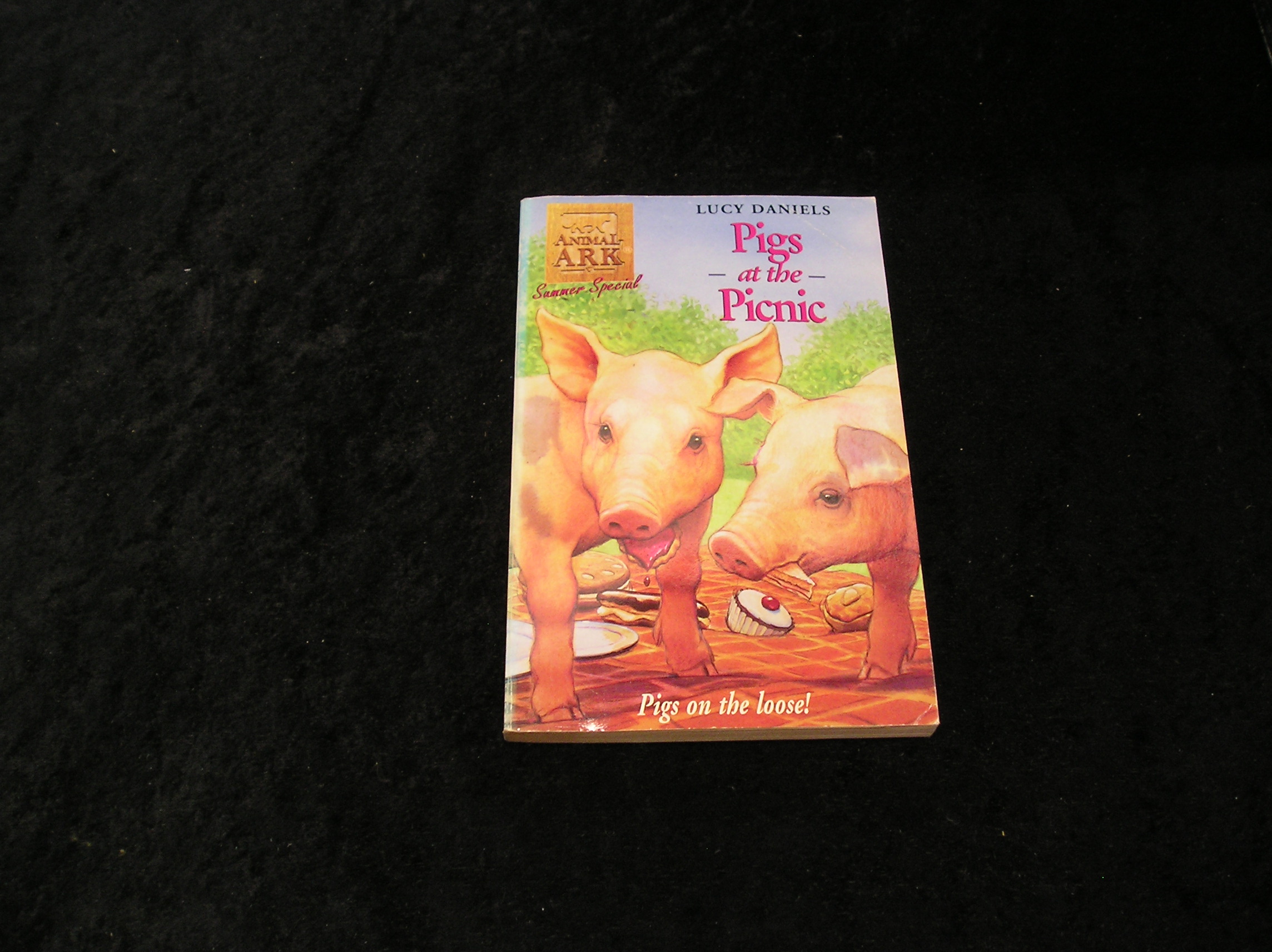 Image 0 of Pigs at the Picnic