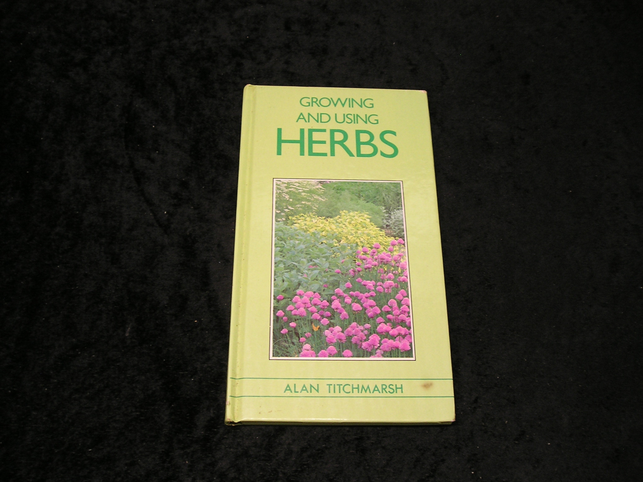 Image 0 of Growing and Using Herbs