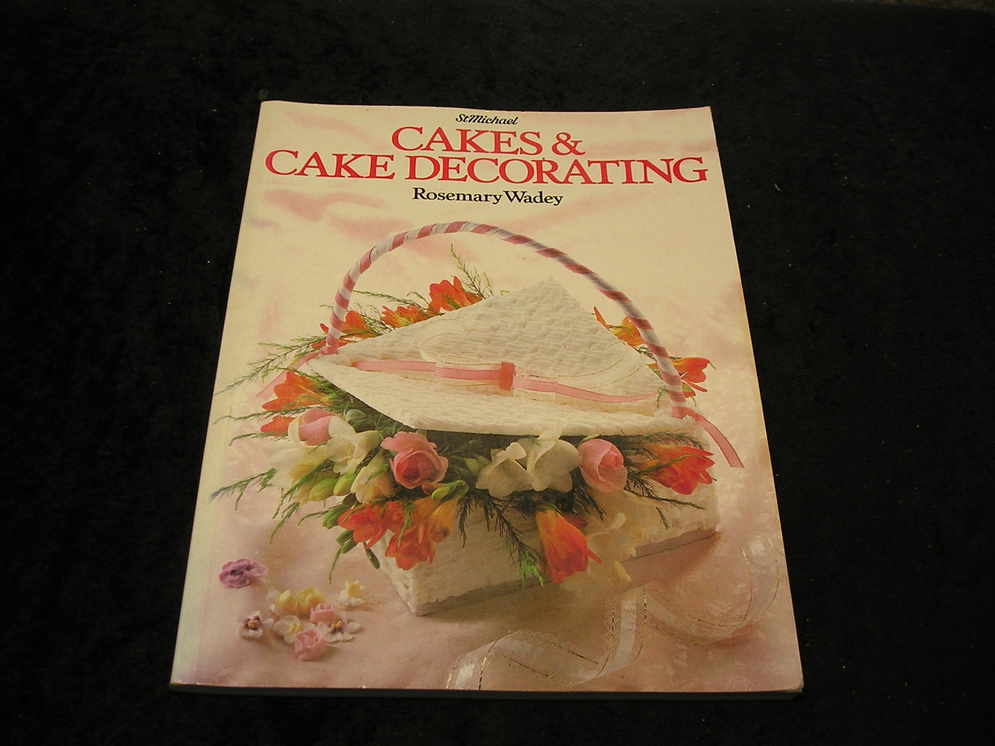 Image 0 of Cakes & Cake Decorating