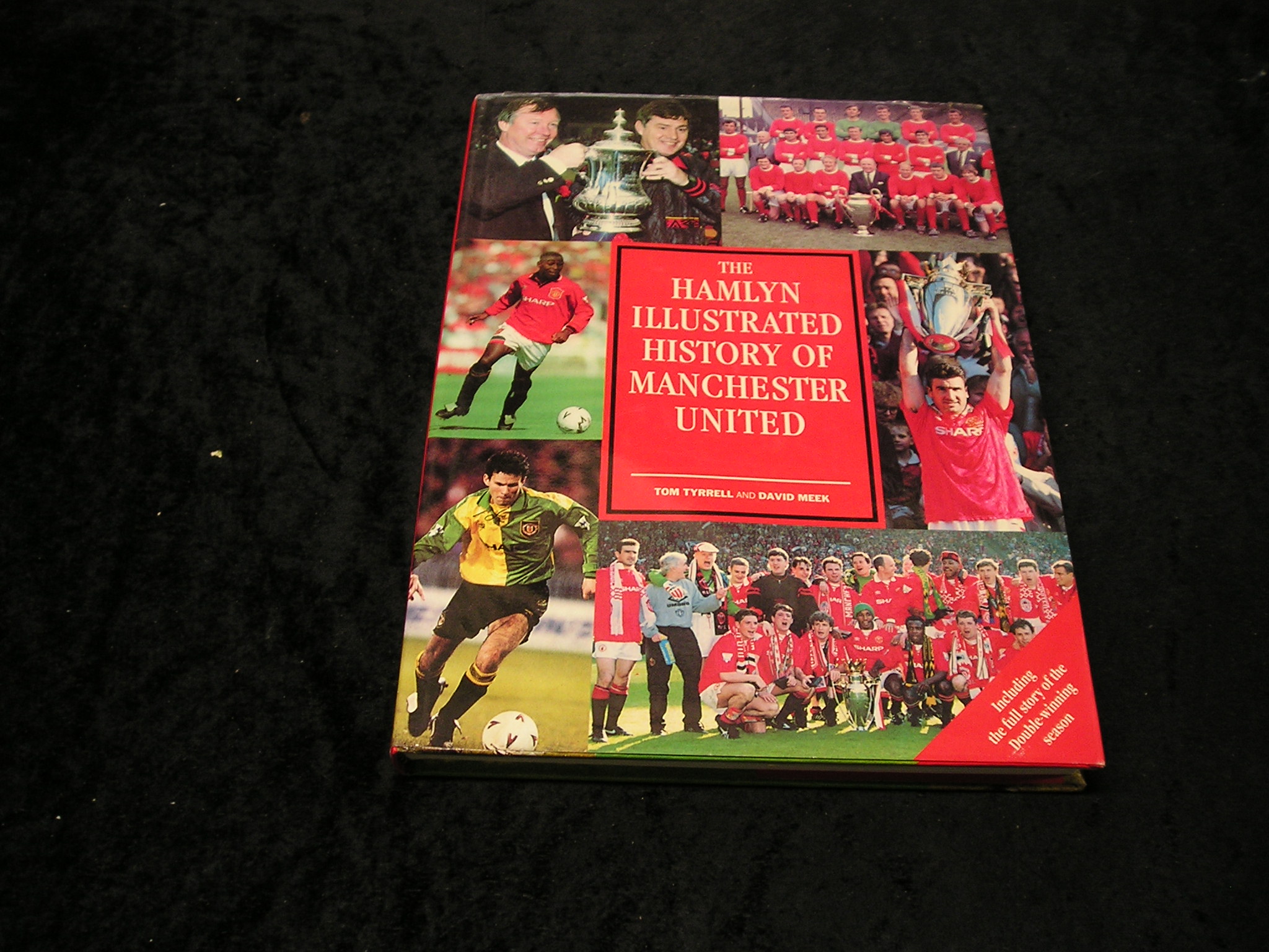 Image 0 of The Hamlyn ~Illustrated History of Manchester United