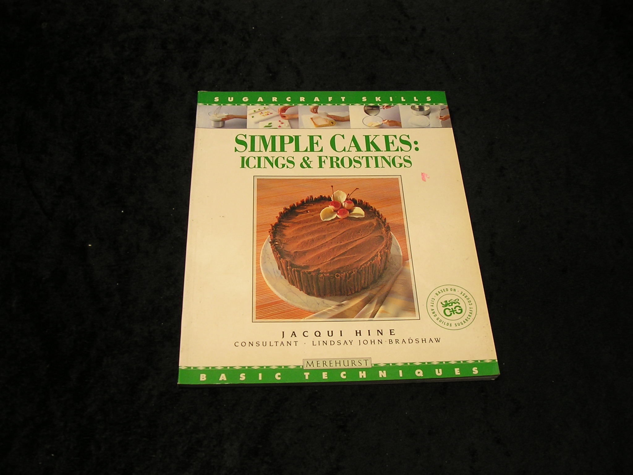 Image 0 of Simple Cakes: Icings & Frostings