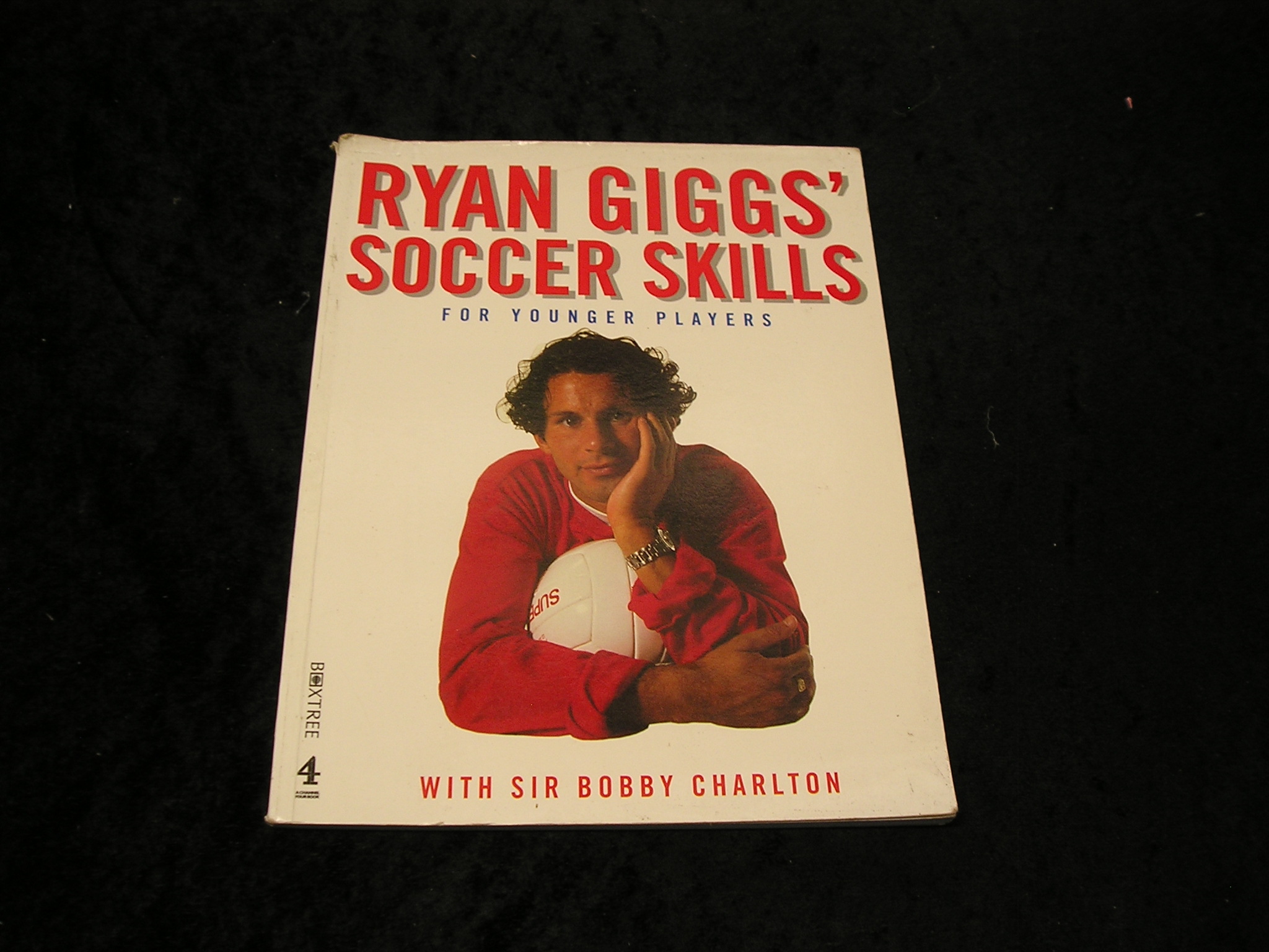 Image 0 of Ryan Giggs' Soccer Skills for Younger Players