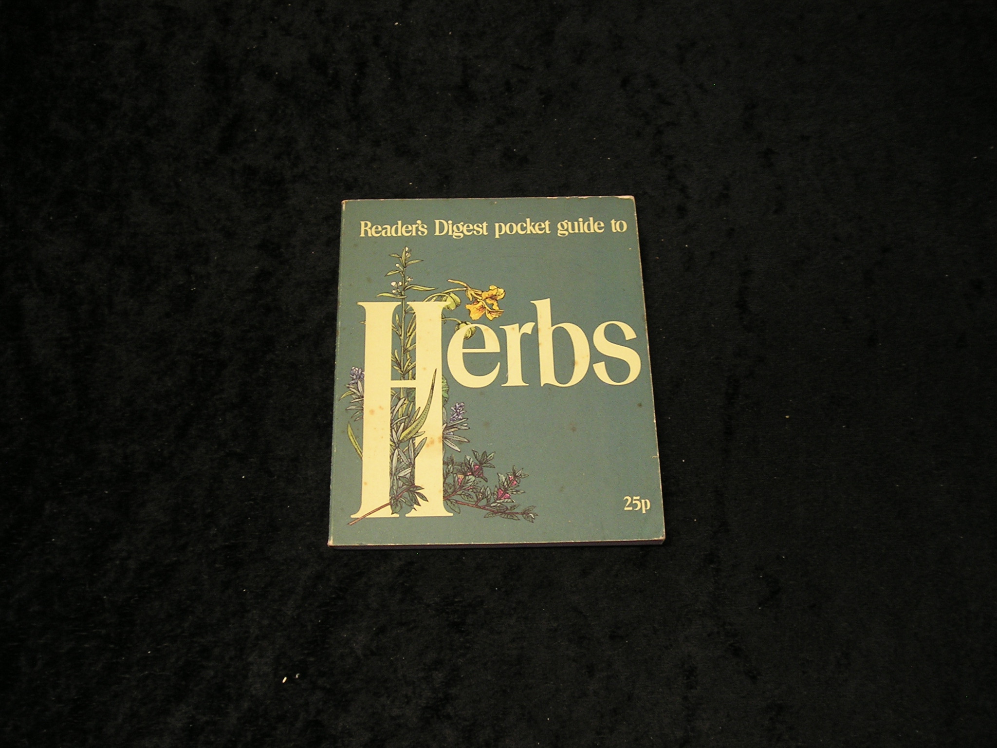 Image 0 of Reader's Digest Pocket Guide to Herbs