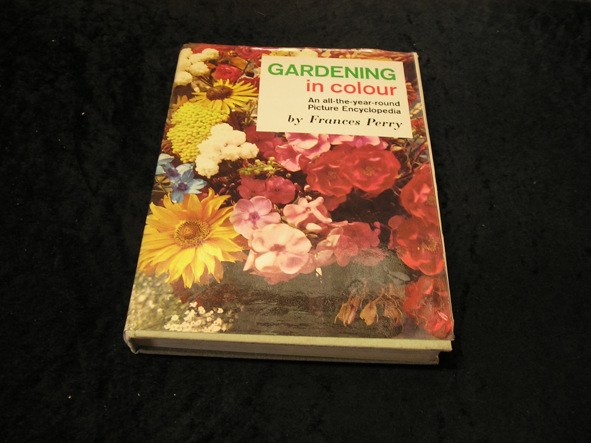 Image 0 of Gardening in Colour