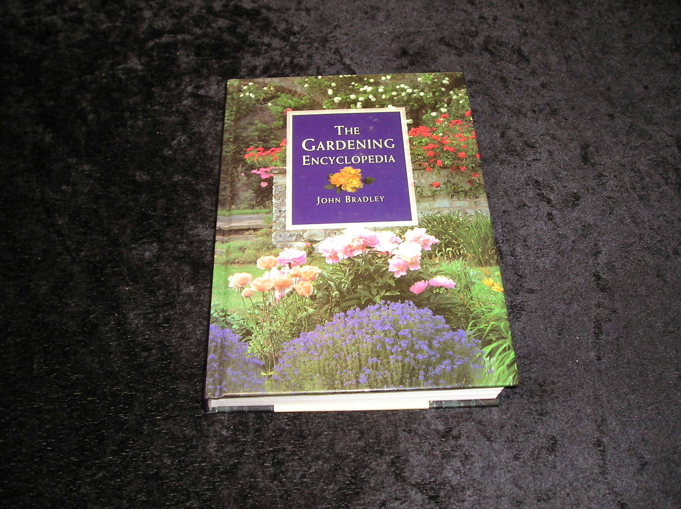 Image 0 of The Gardening Encyclopedia
