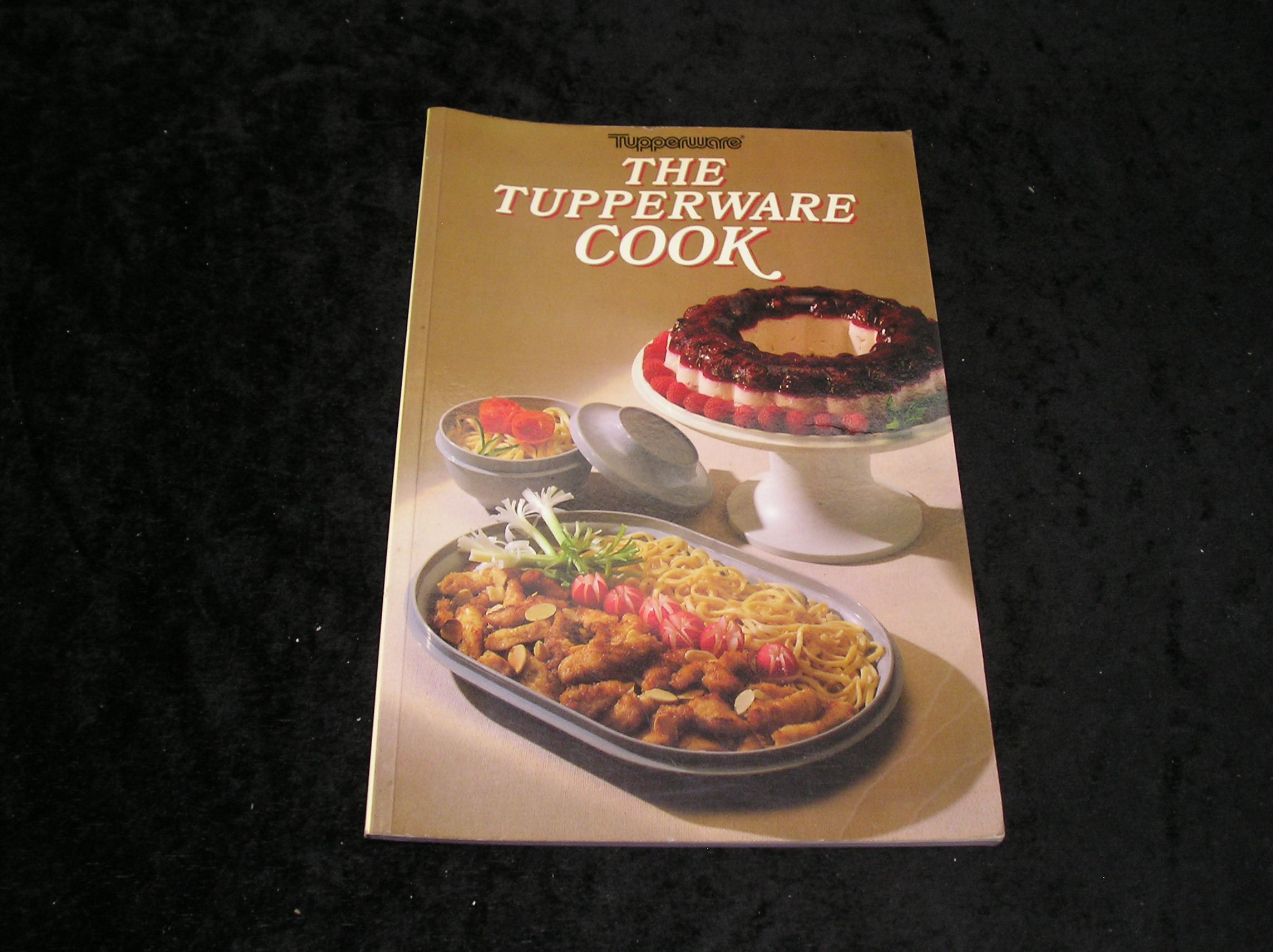 Image 0 of The Tupperware Cook