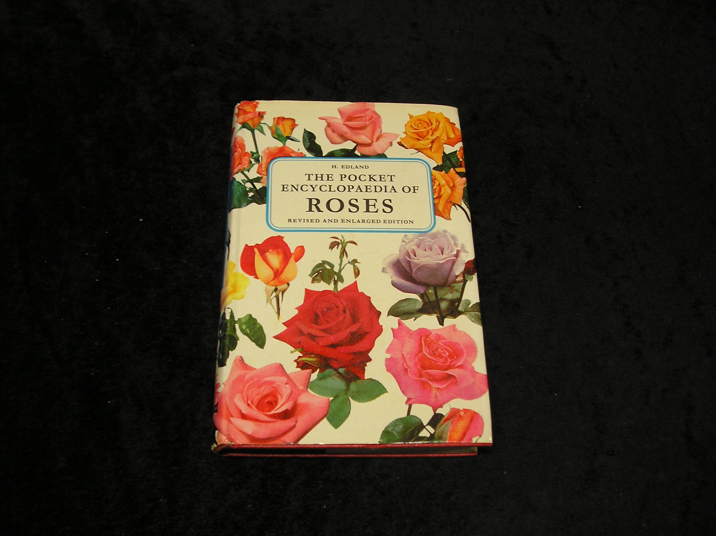 Image 0 of The Pocket Encyclopaedia of Roses