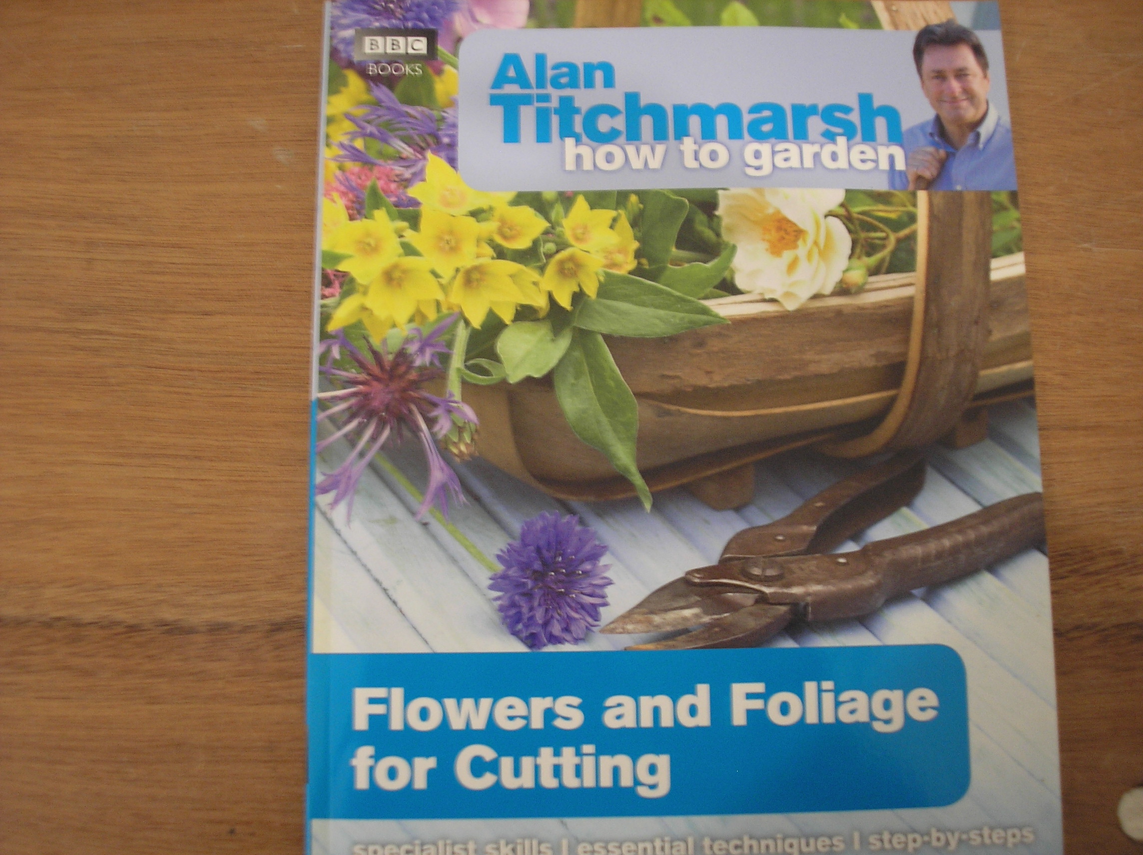 Image 0 of Alan Titchmarsh how to garden Flowers & Foliage for Cutting