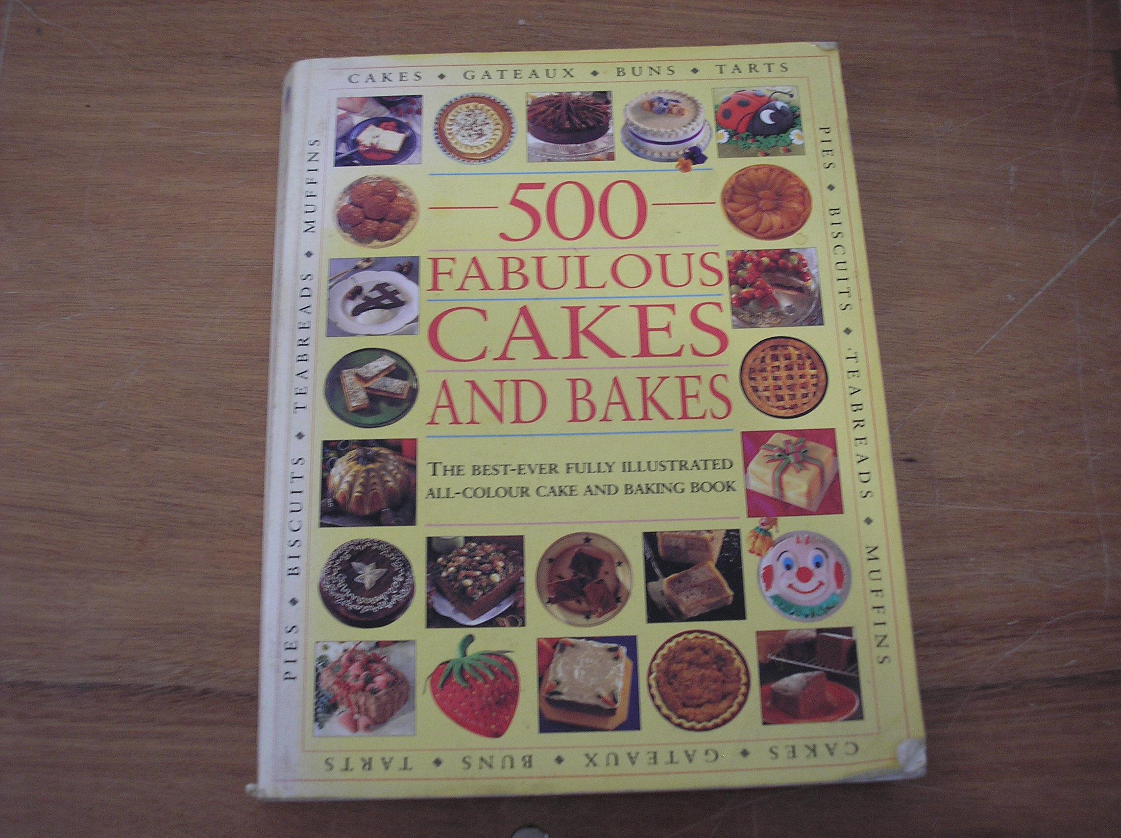 Image 0 of 500 Fabulous Cakes & Bakes