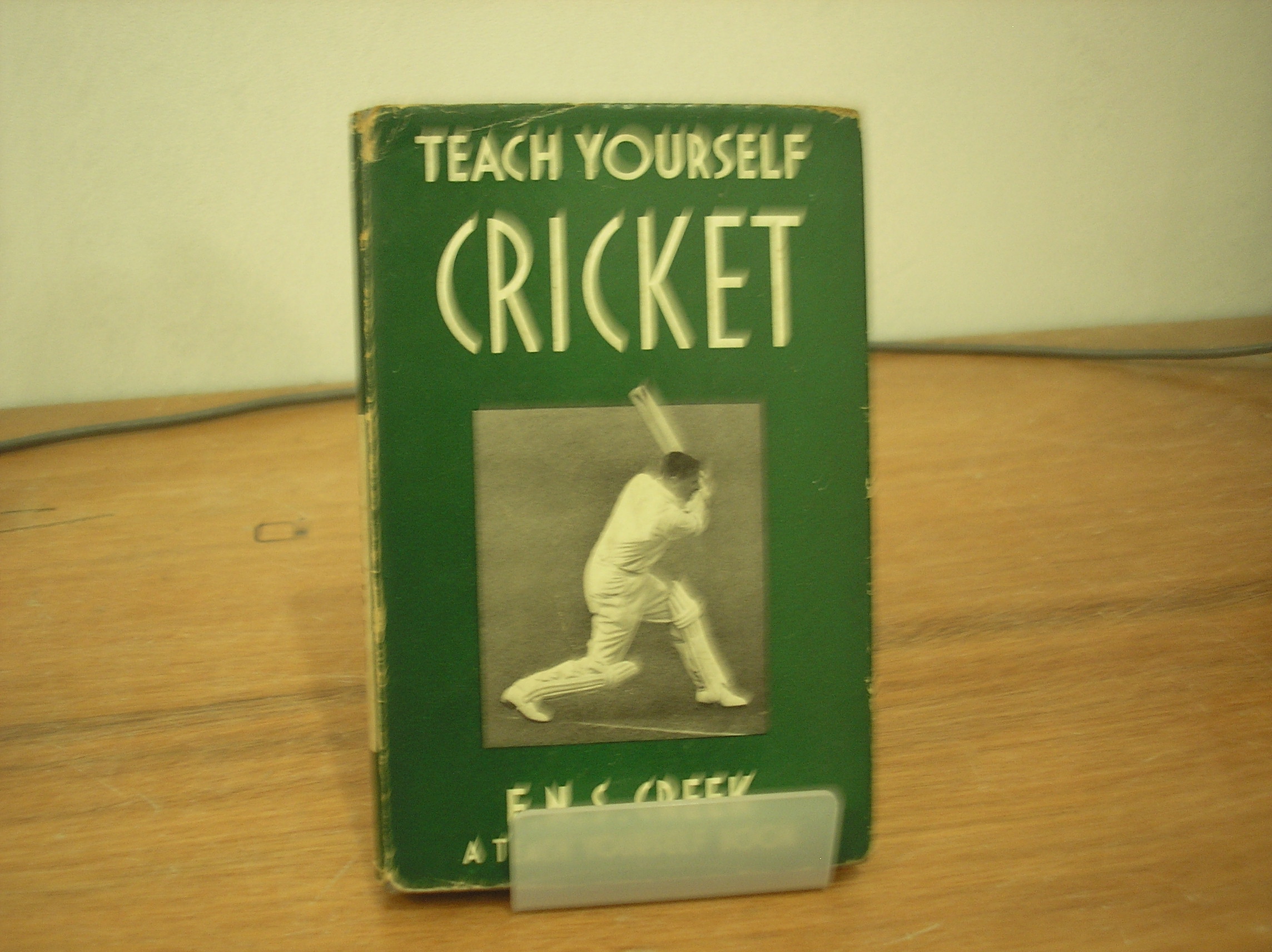 Image 0 of Teach Yourself Cricket