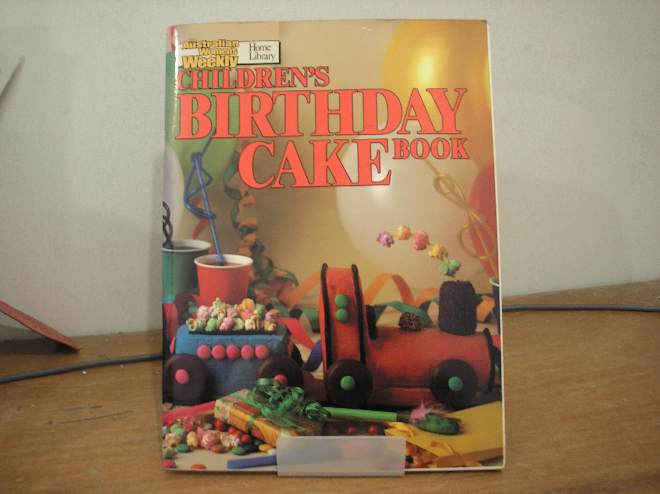 Image 0 of The Australian Women's Weekly Home Library Children's Birthday Cake Book