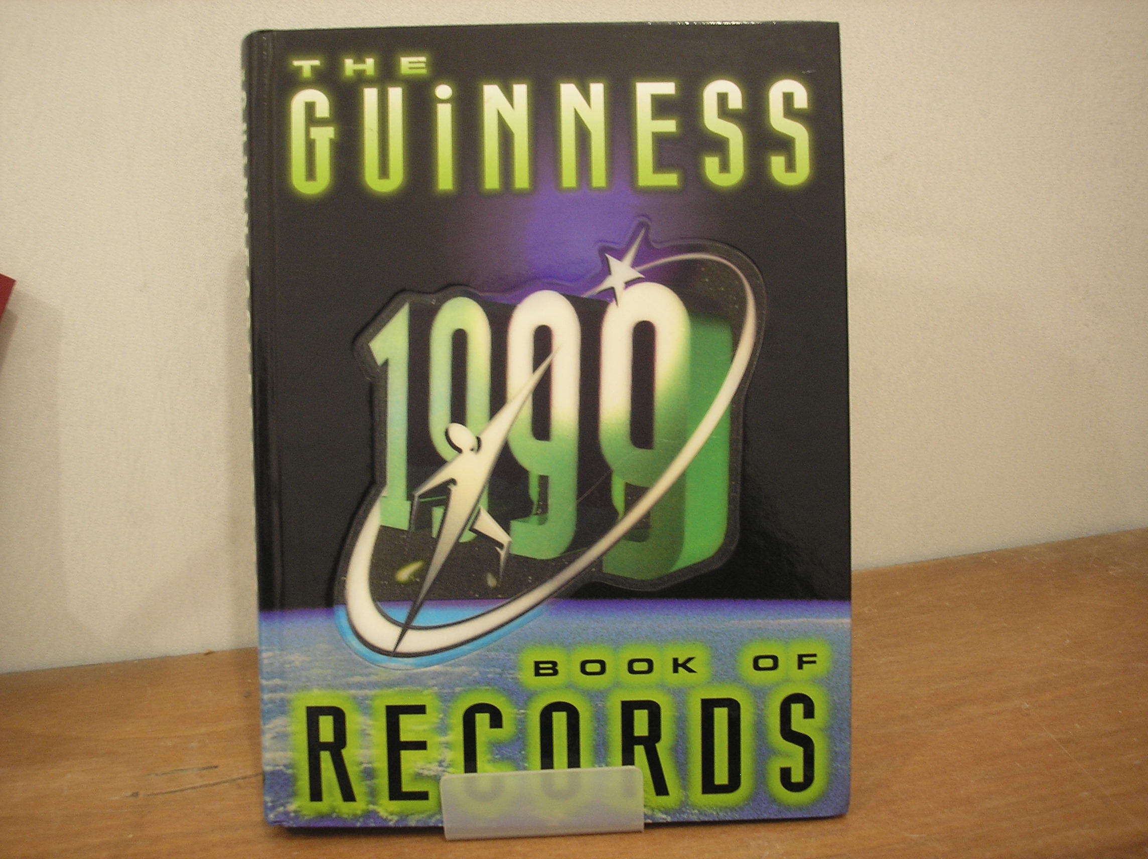 Image 0 of The Guinness Book of Records 1999