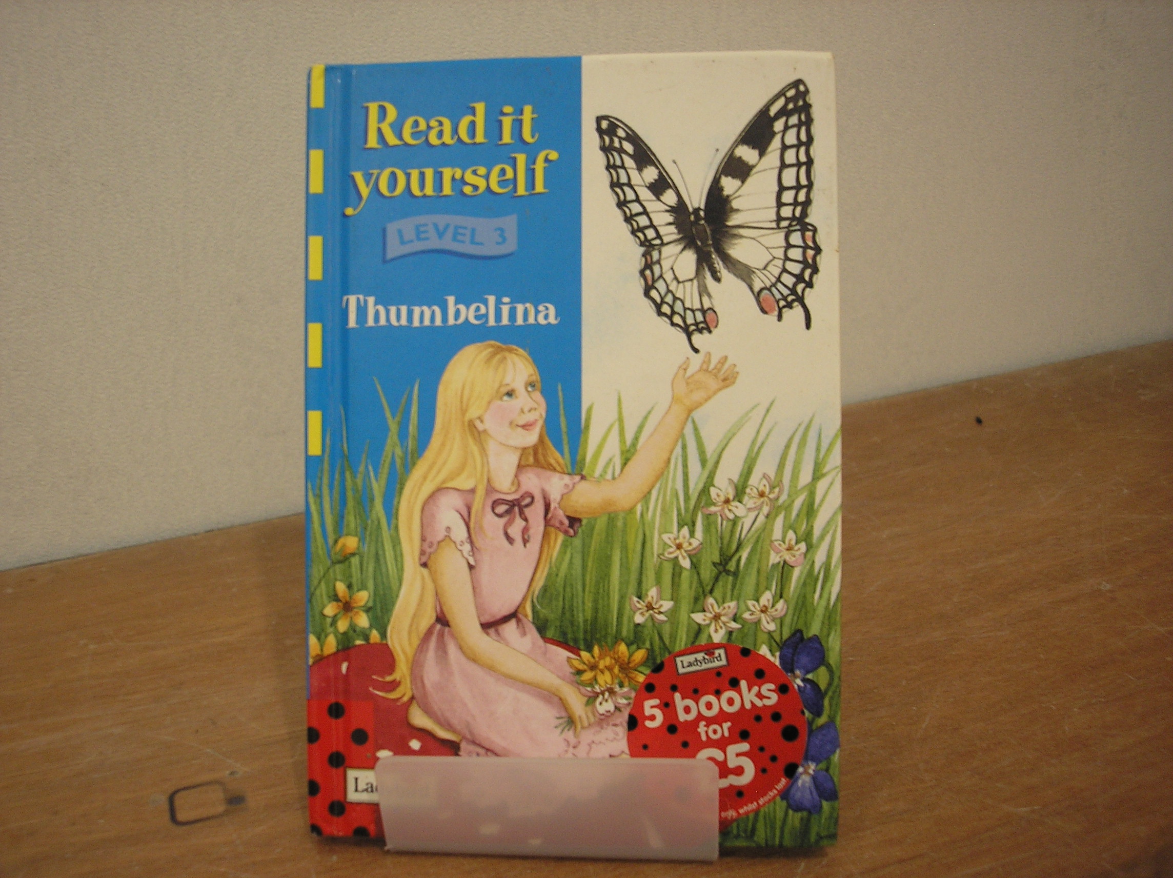 Image 0 of Read it yourself Level 3 Thumbelina