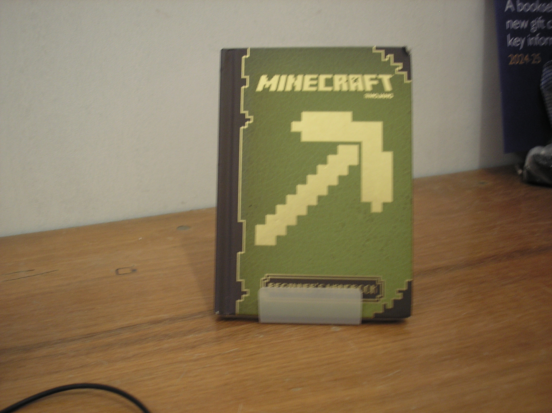Image 0 of Beginner's Handbook (Minecraft)