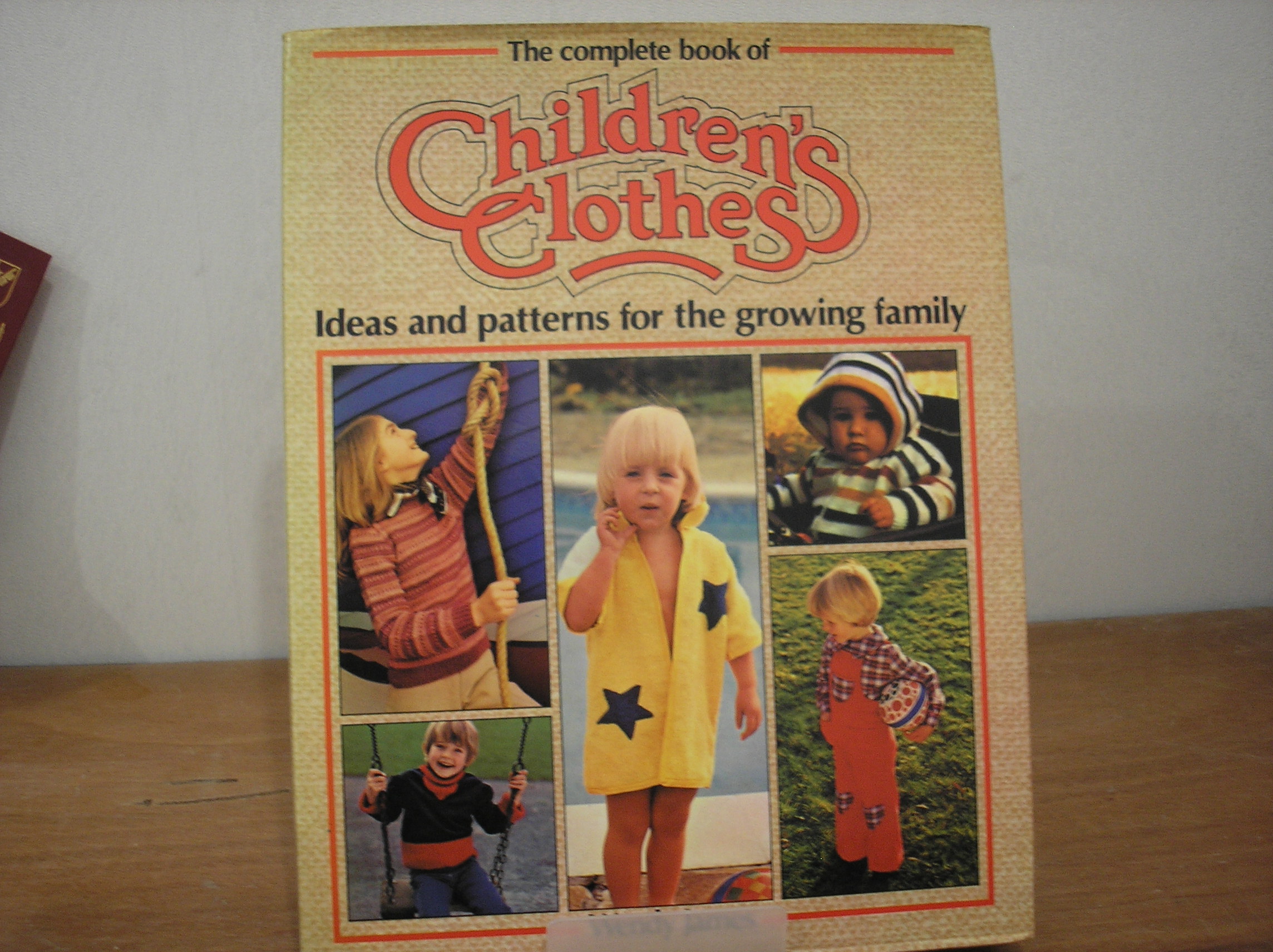 Image 0 of The Complete Book of Childrens Clothes
