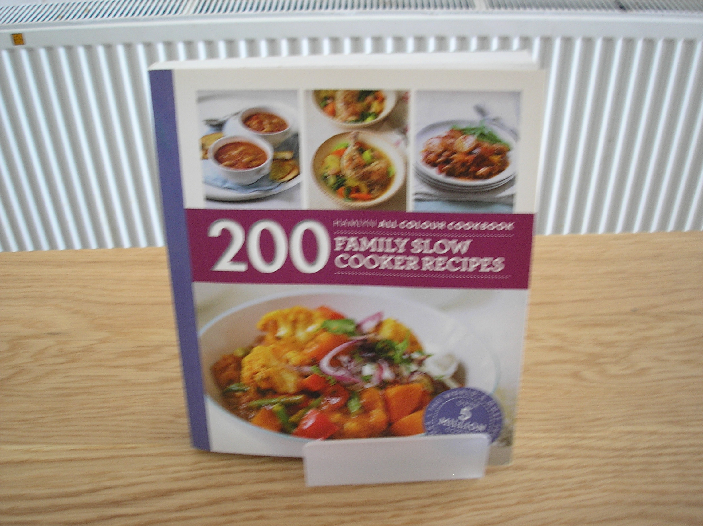 Image 0 of Hamlyn All Colour Cookbook 200 Family Slow Cooker Recipes