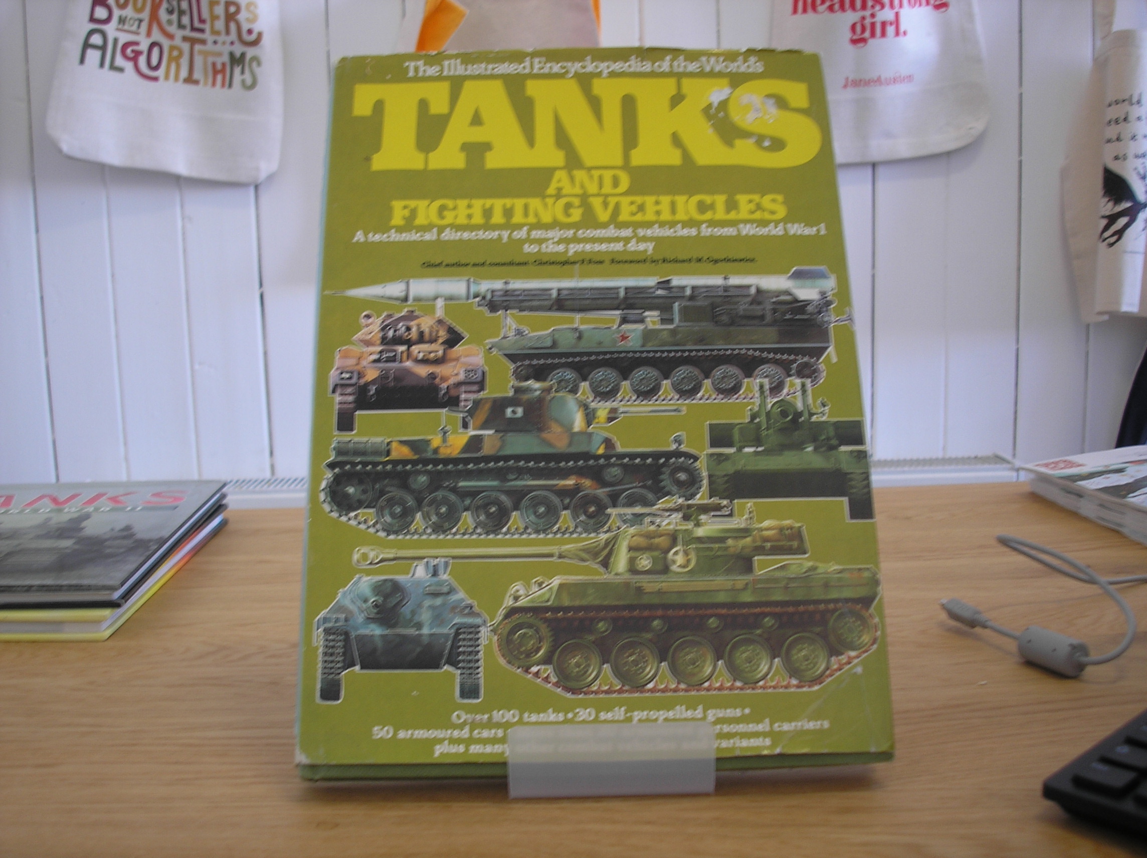 Image 0 of The Illustrated Encyclopedia of the World's Tanks And Fighting Vehicles