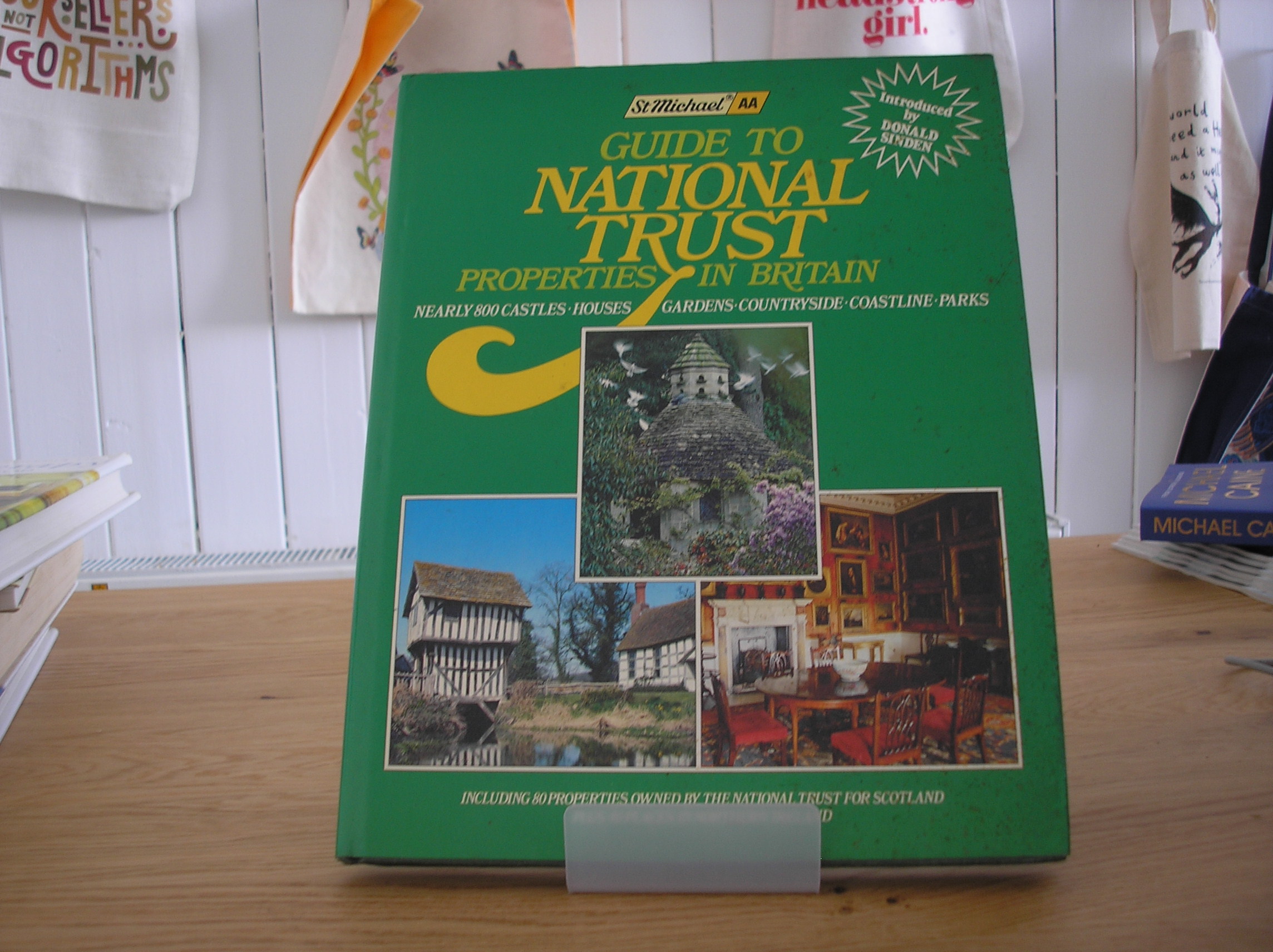 Image 0 of AA Guide to National Trust Properties