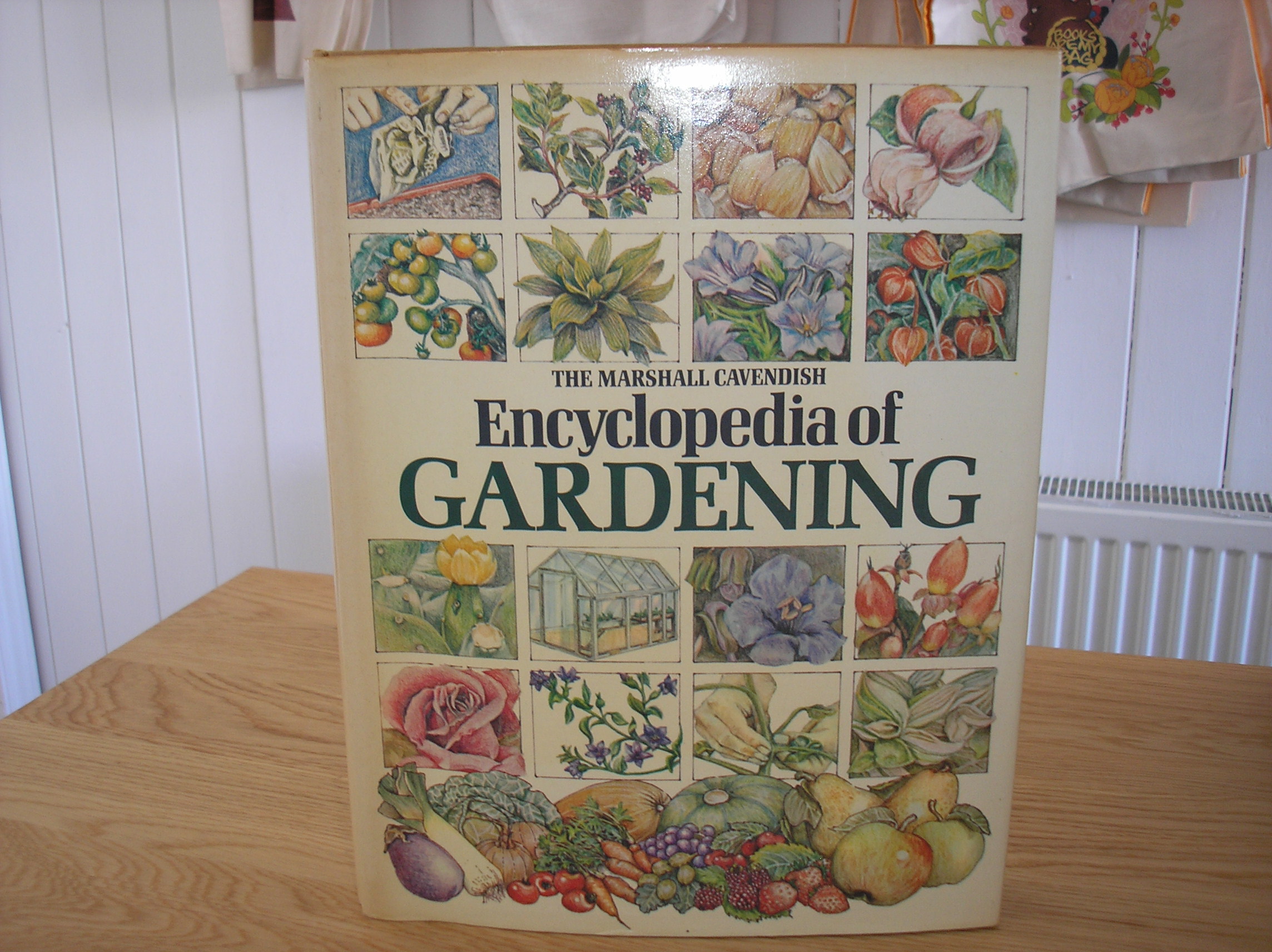 Image 0 of The Marshall Cavendish Encyclopedia of Gardening