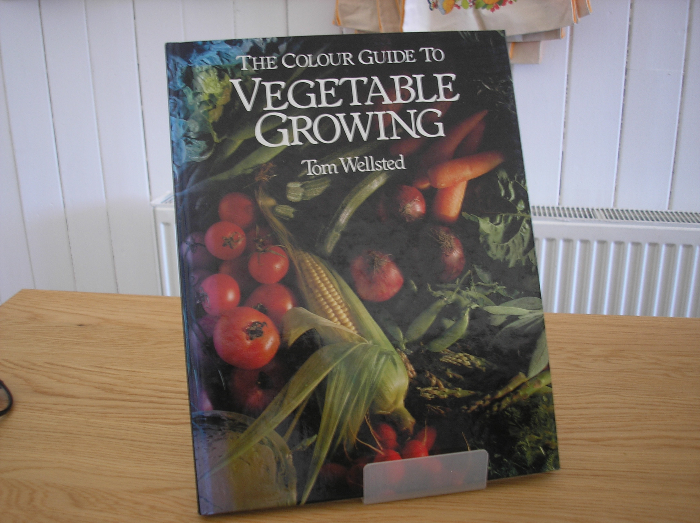 Image 0 of Colour Guide to Vegetable Growing
