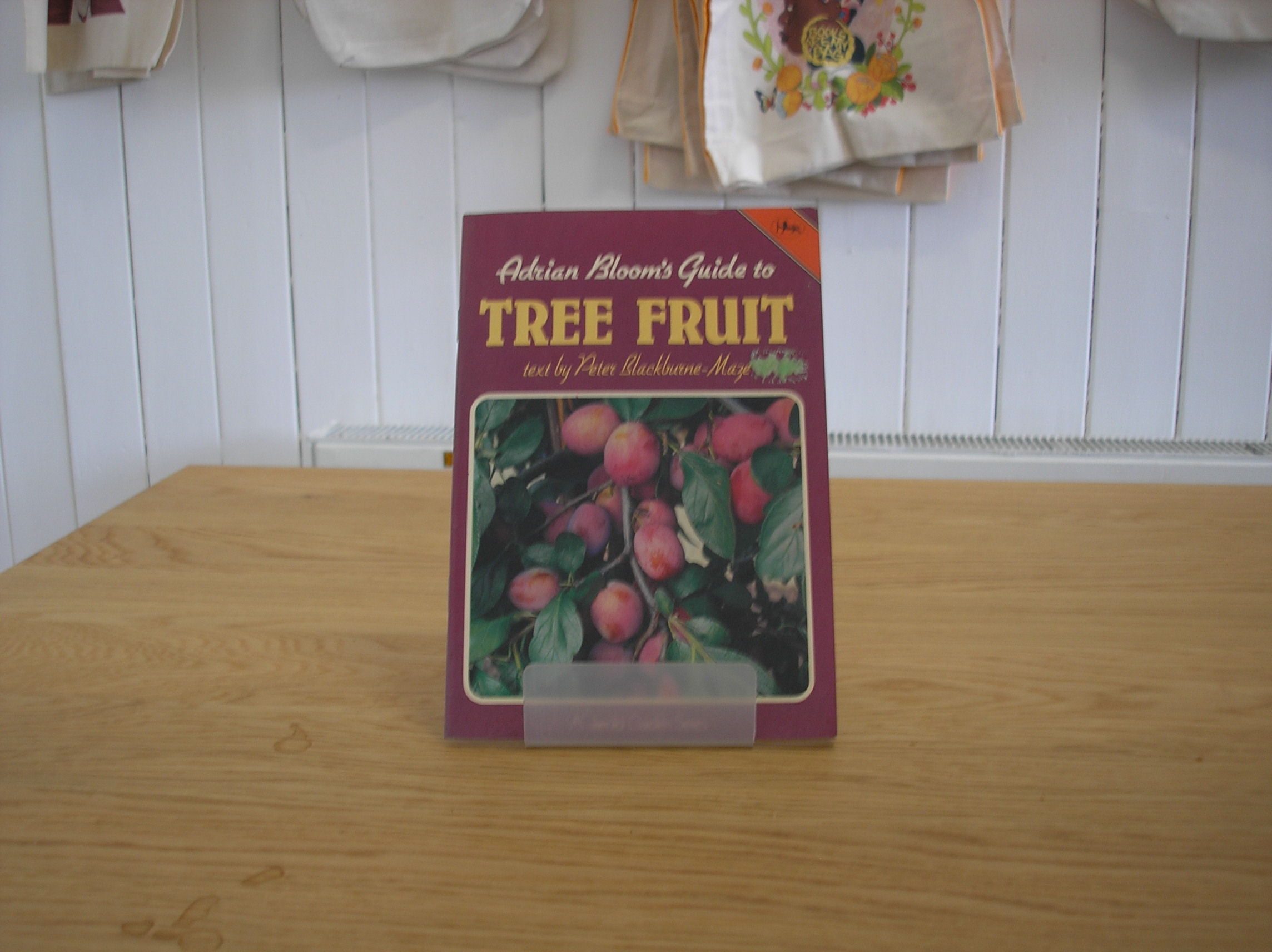 Image 0 of Adrian Bloom's Guide to Tree Fruit