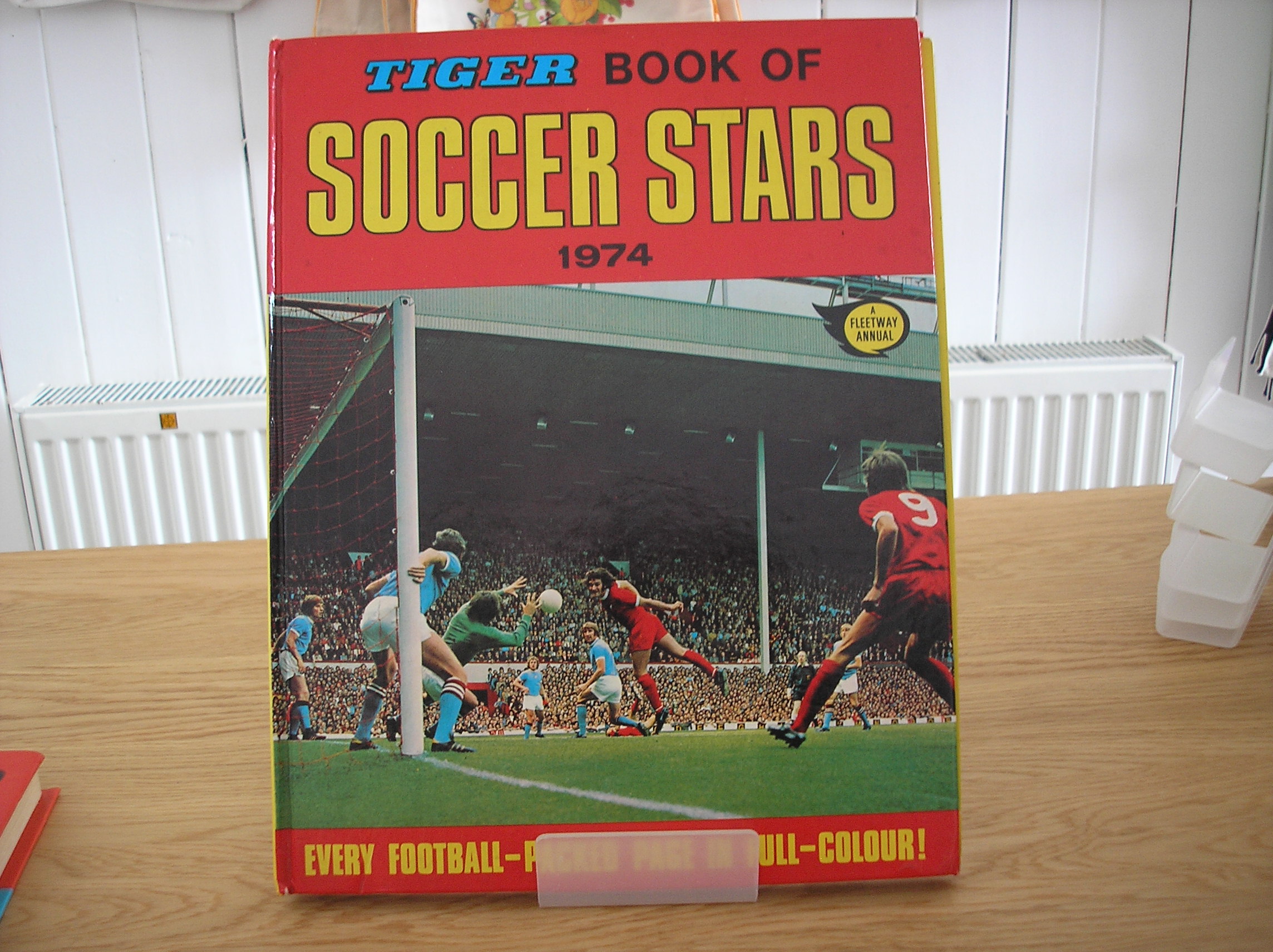Image 0 of Tiger Book of Soccer Stars 1974