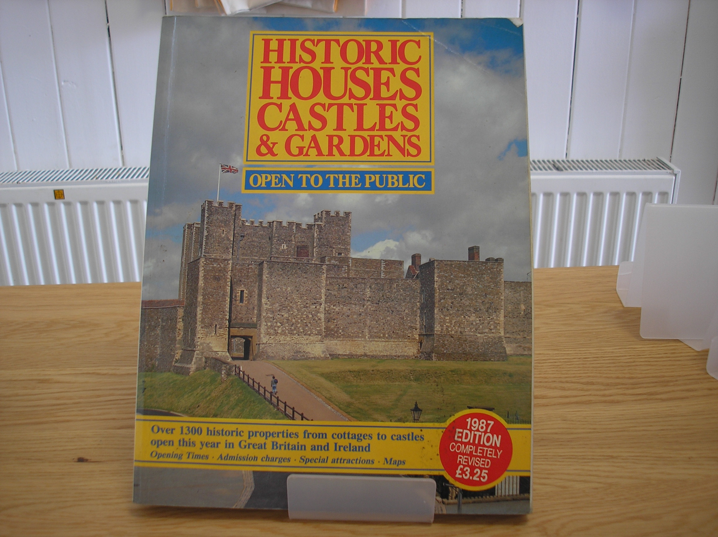 Image 0 of Historic Houses, Castles and Gardens Open to The Public 1987