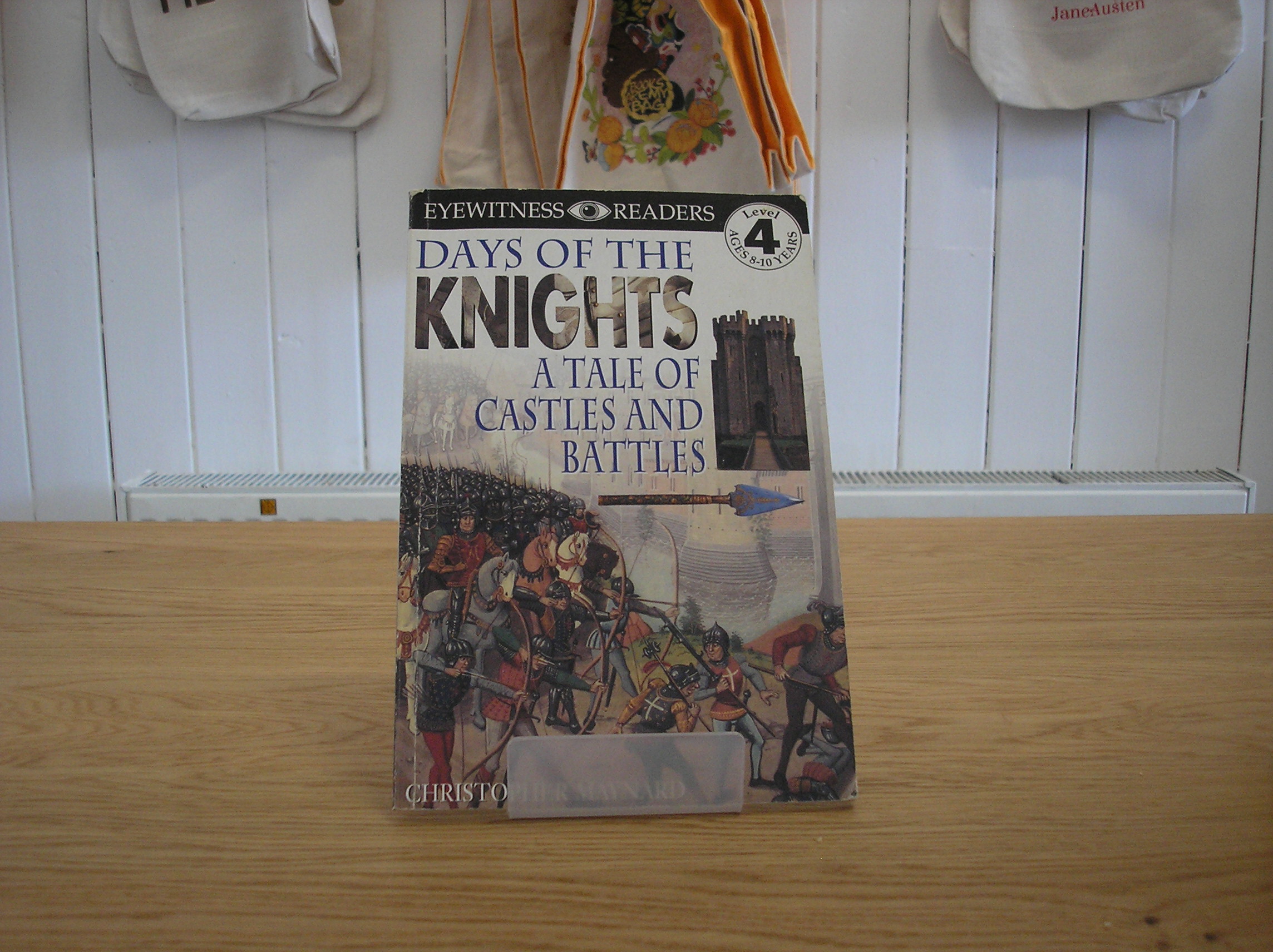 Image 0 of Days Of The Knights Eyewitness Readers Level 4 FIRST EDITION