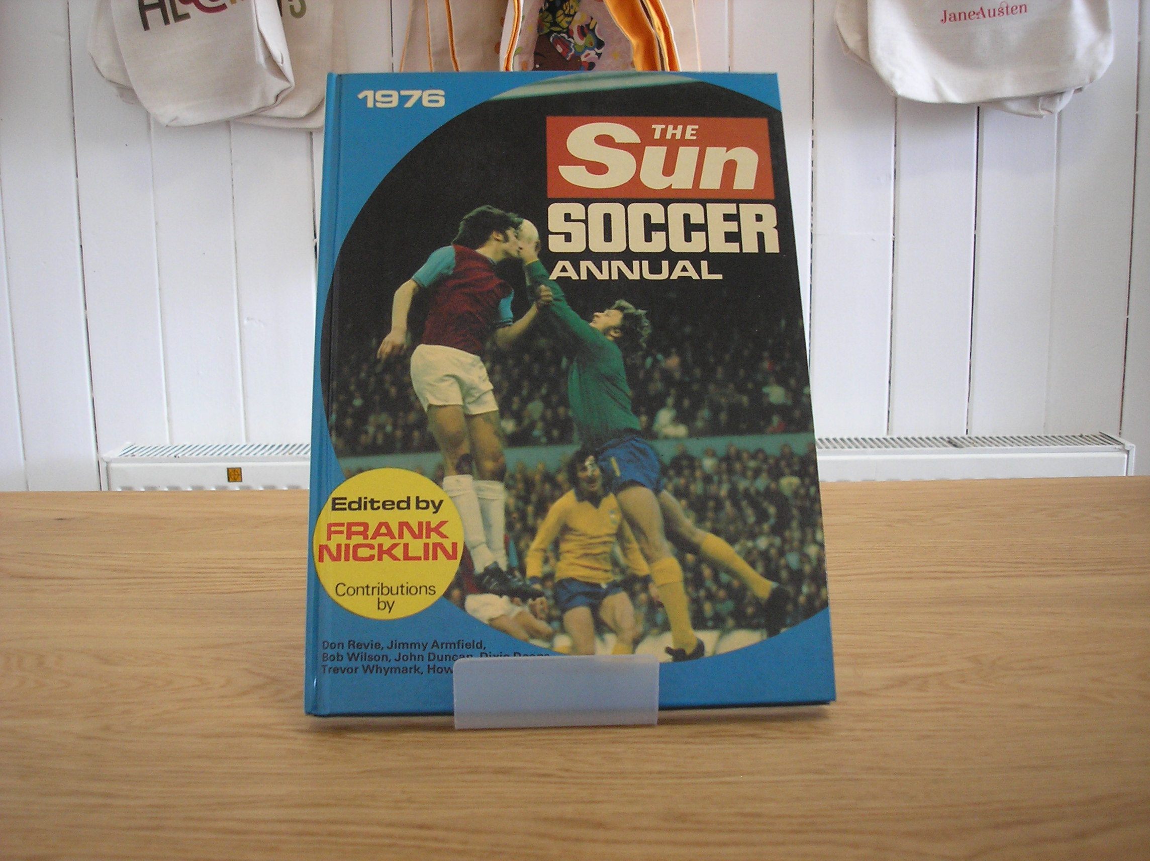 Image 0 of The Sun Soccer Annual 1976