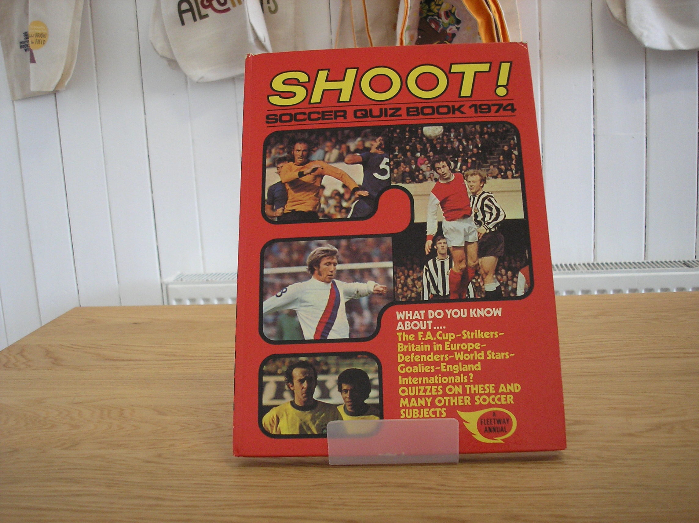 Image 0 of Shoot Soccer Quiz Book 1974