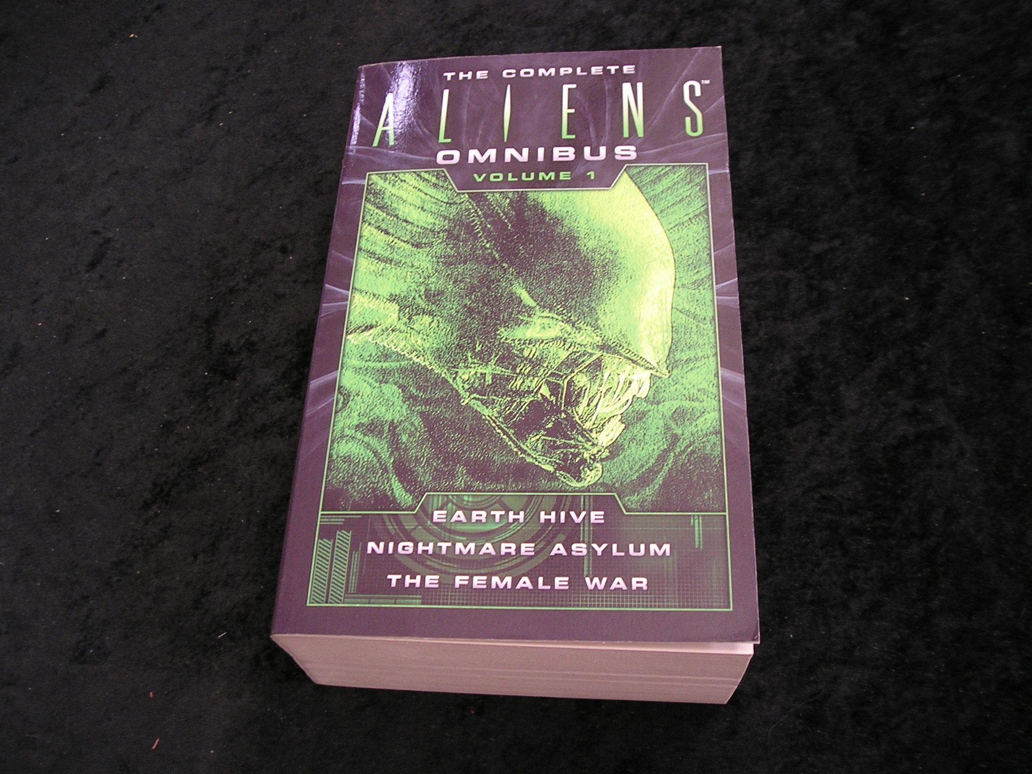 Image 0 of The Complete Aliens Omnibus Volume 1