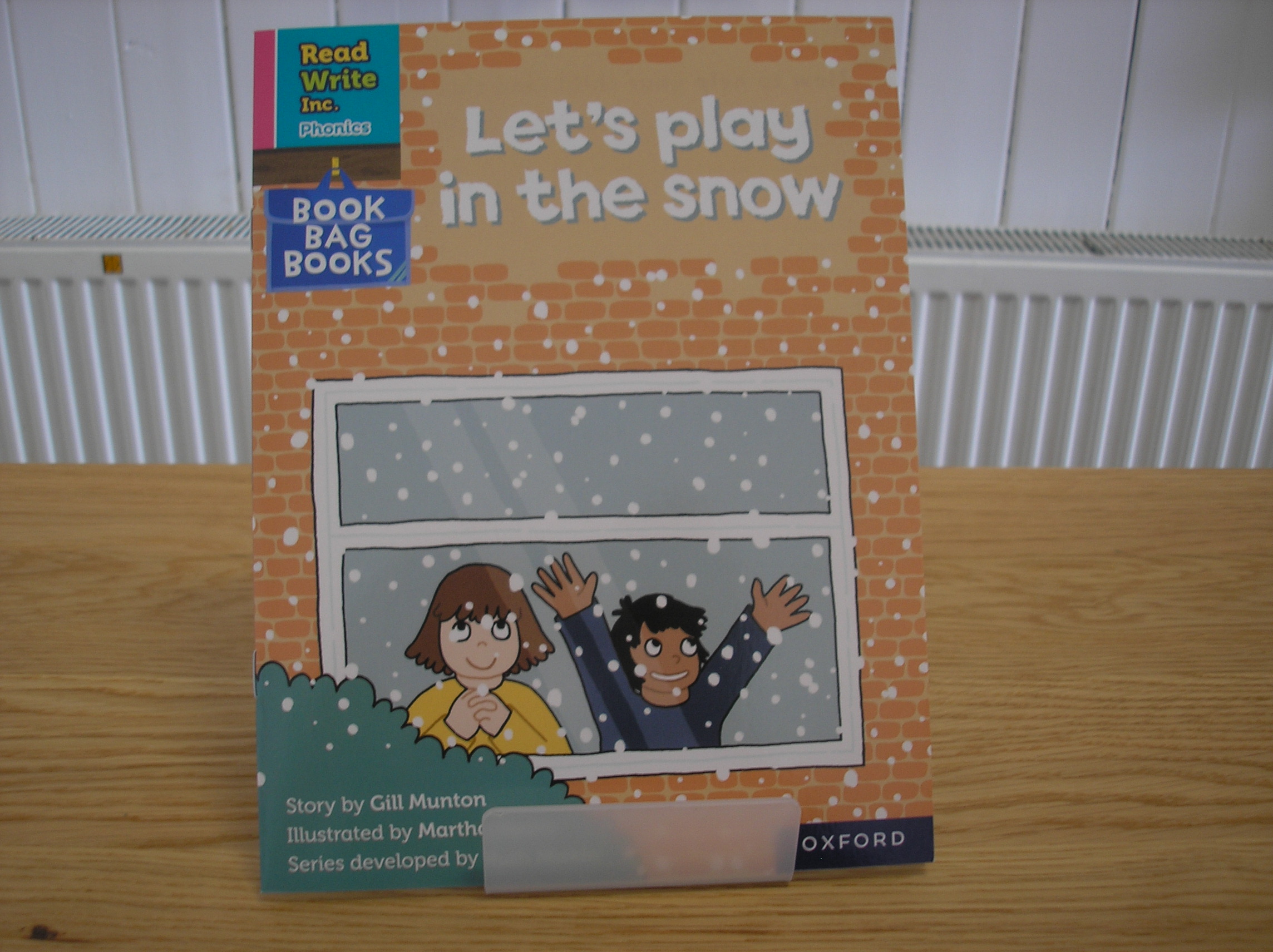 Image 0 of Read Write Inc. Phonics: Let's play in the snow (Pink Set 3 Book Bag Book 9)