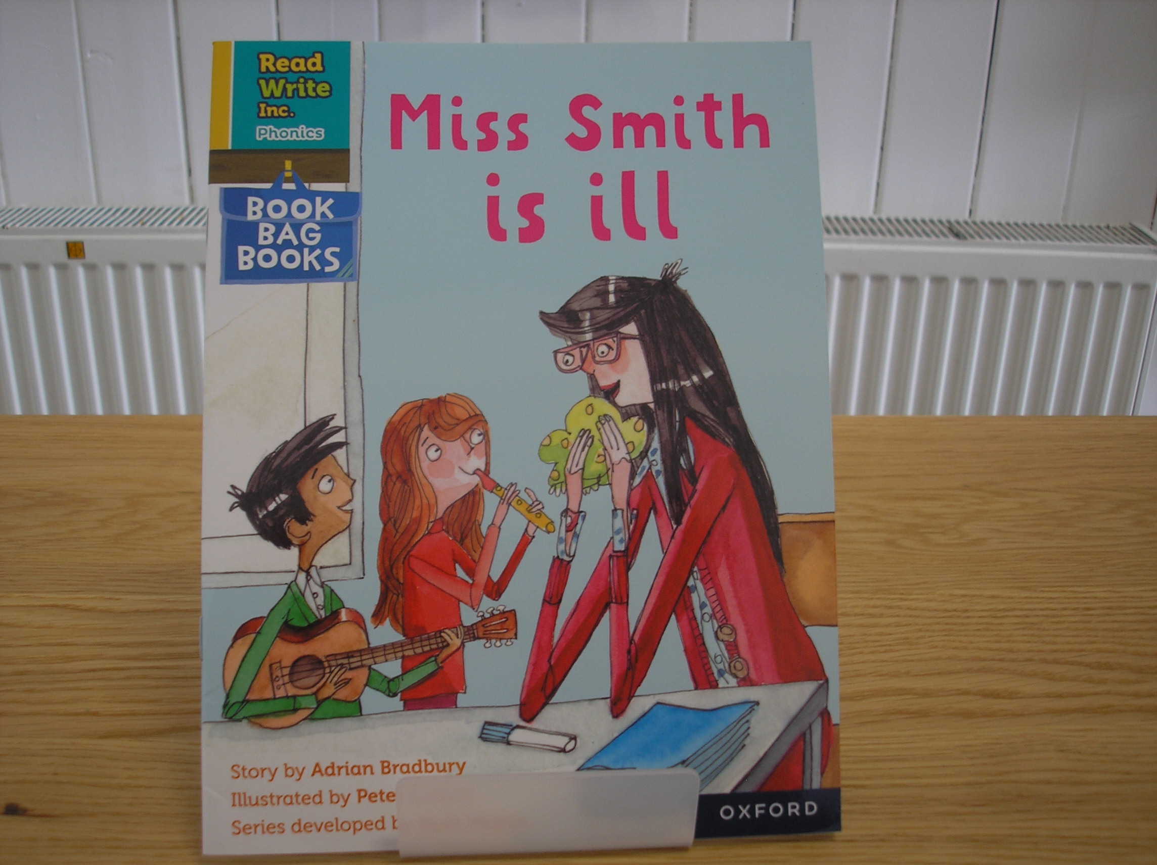 Image 0 of Read Write Inc. Phonics: Miss Smith is ill (Yellow Set 5 Book Bag Book 2)
