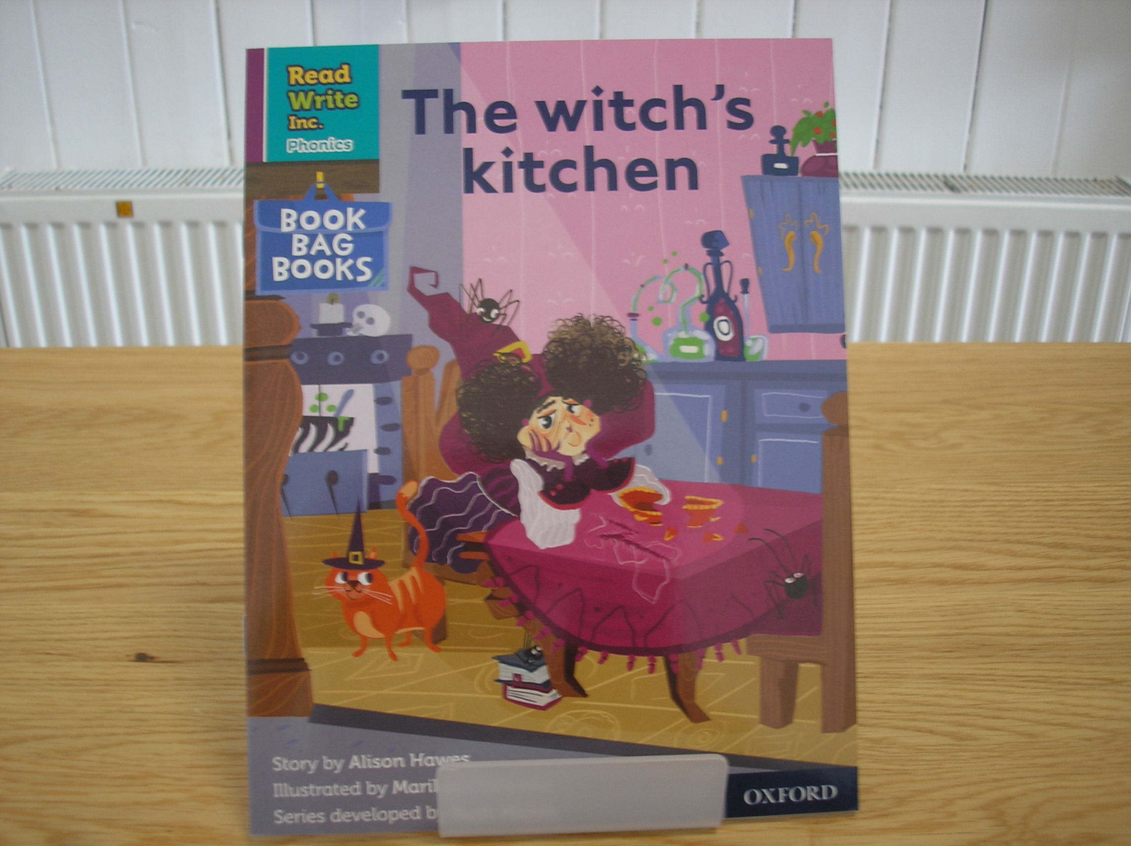 Image 0 of Read Write Inc. Phonics: The witch's kitchen (Purple Set 2 Book Bag Book 6)