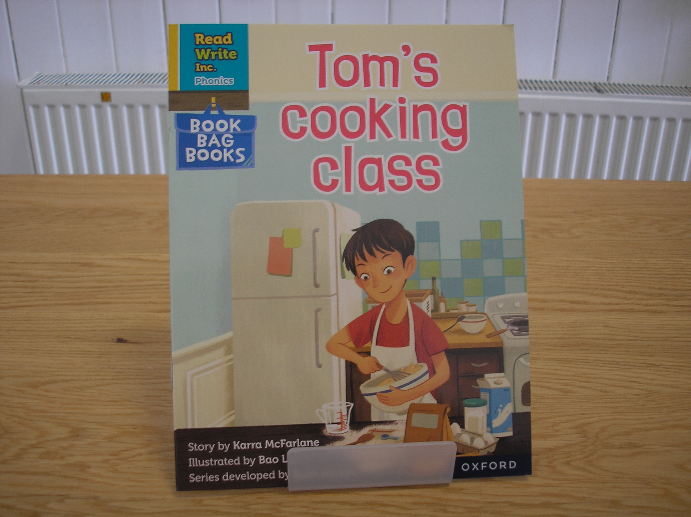 Image 0 of Read Write Inc. Phonics: Tom's cooking class (Yellow Set 5 Book Bag Book 10)