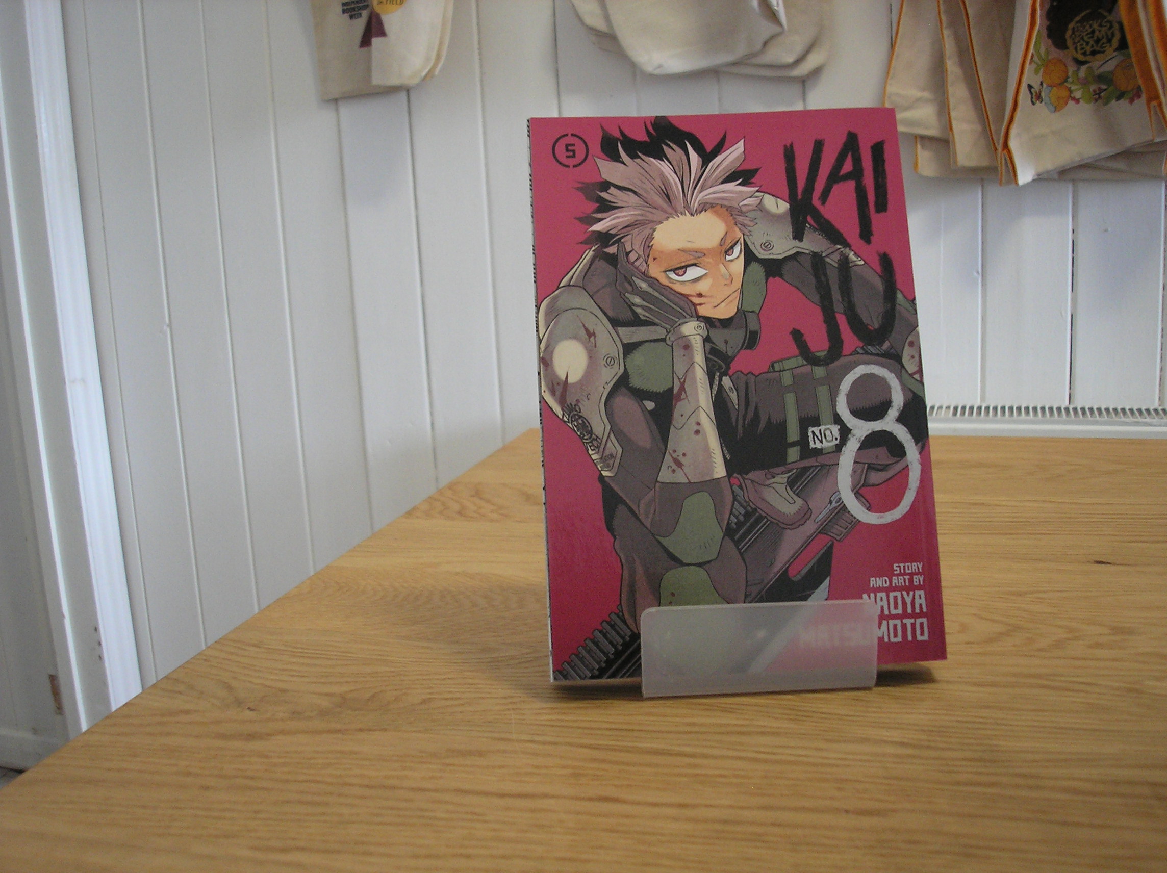 Image 0 of Kaiju No.8 Vol 5